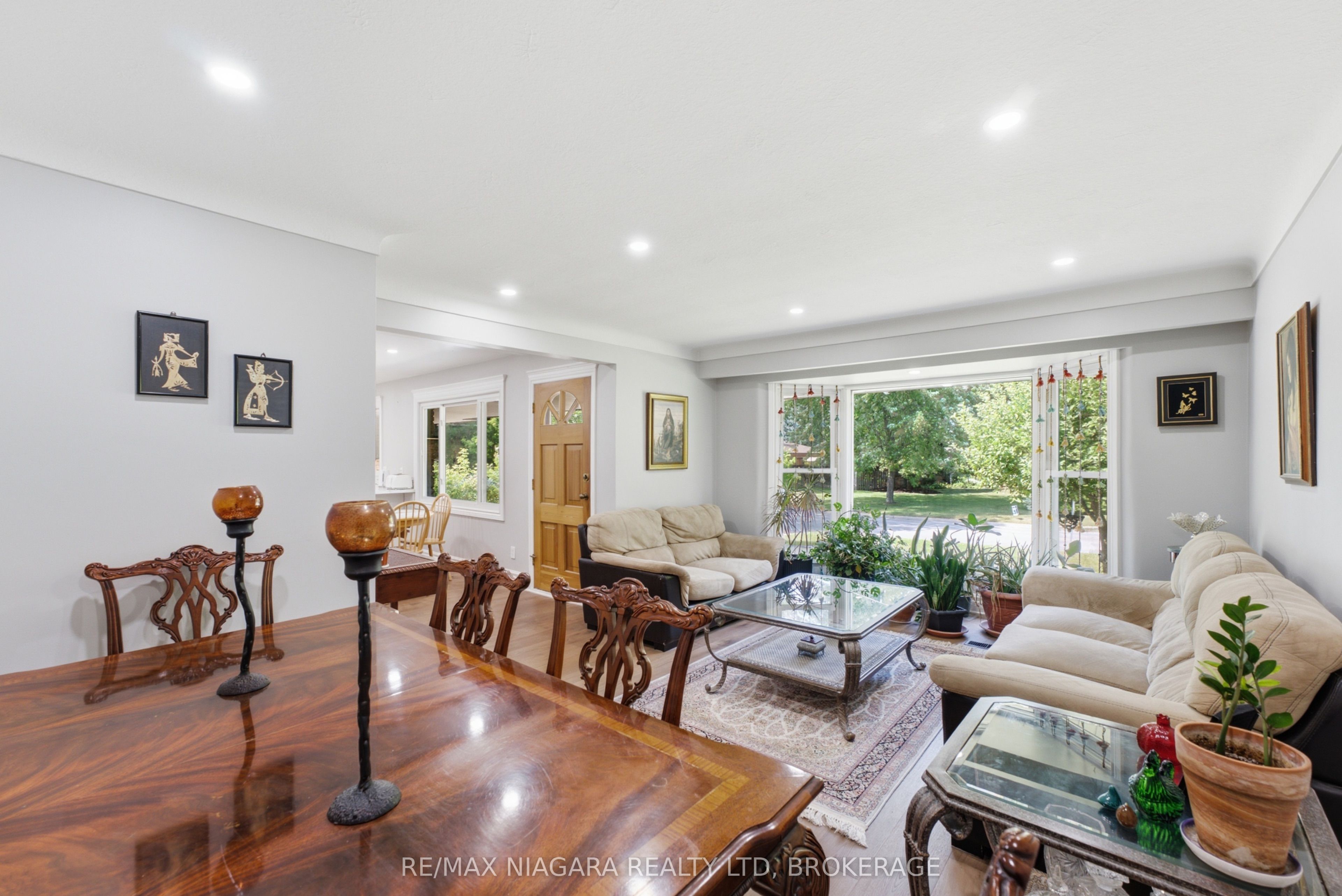 11 Richelieu Drive Property Photo 3