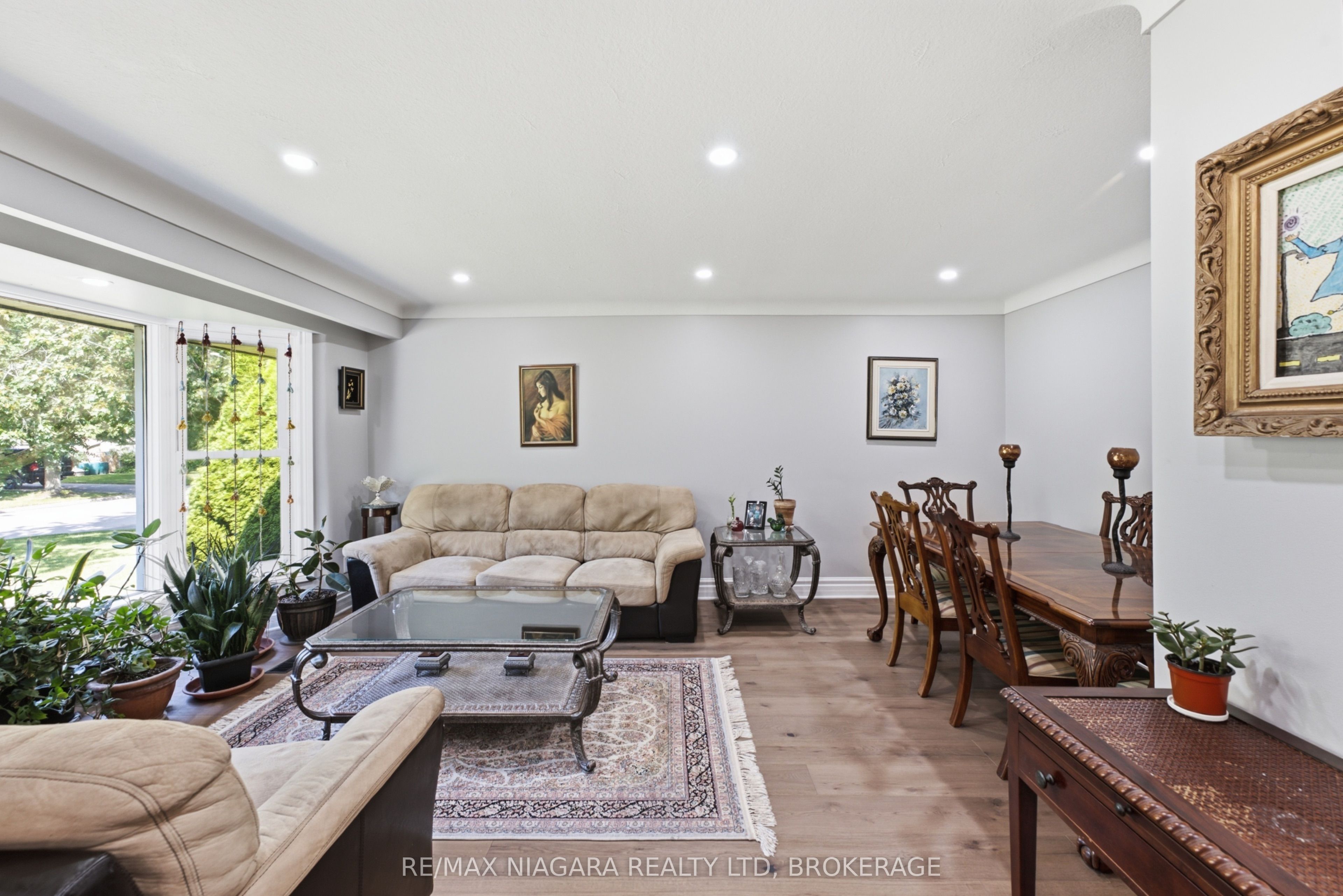 11 Richelieu Drive Property Photo 4