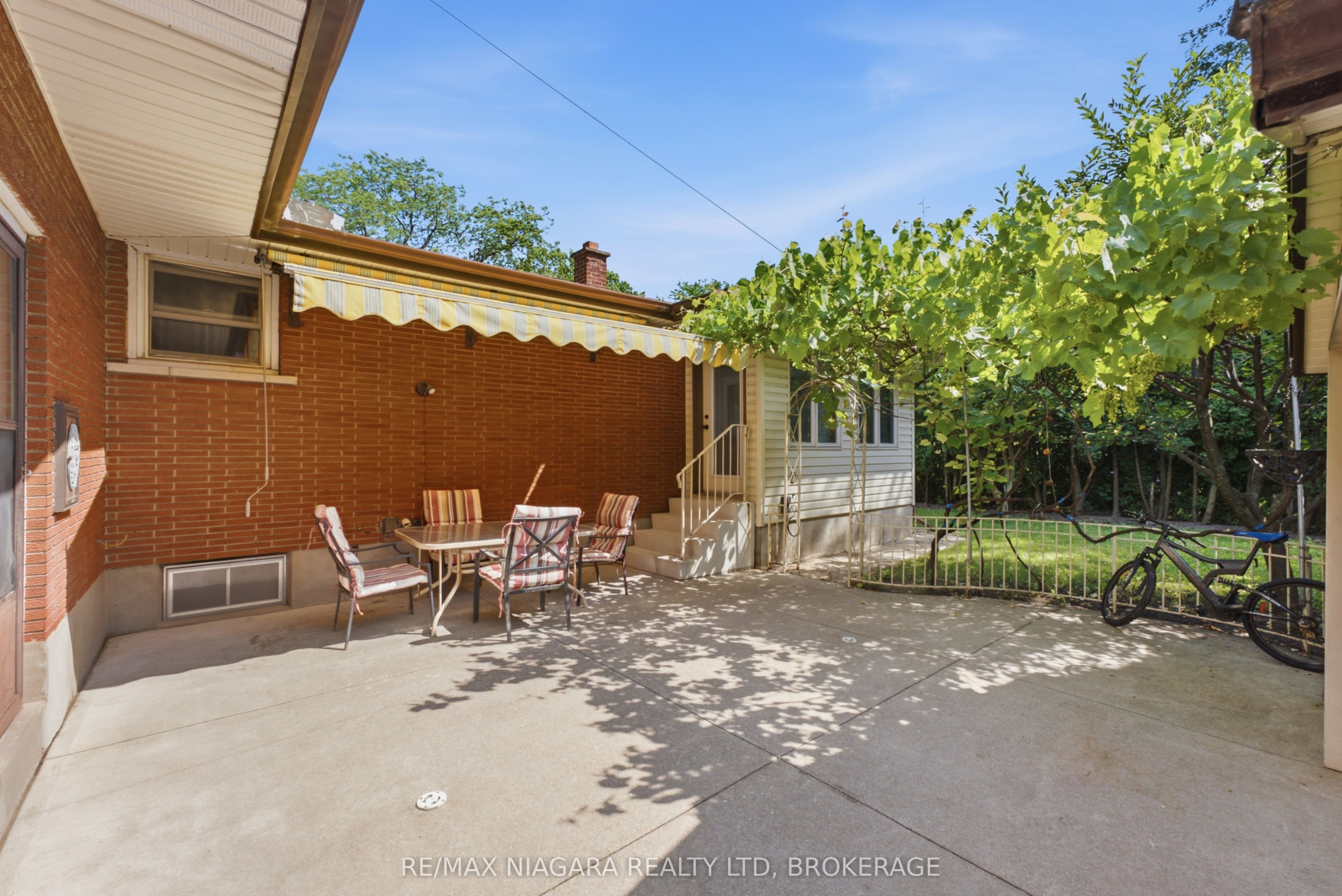 11 Richelieu Drive Property Photo 27