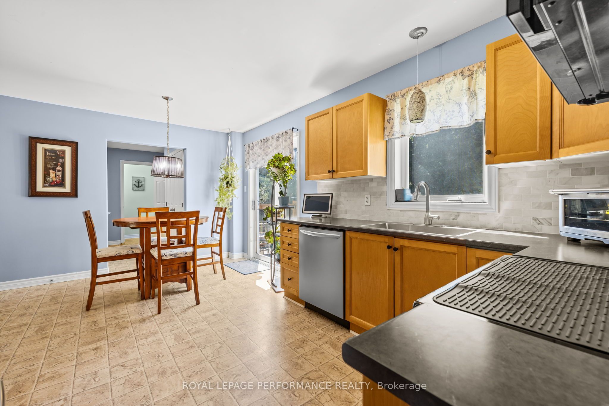 407 Centenaire Street Property Photo 11