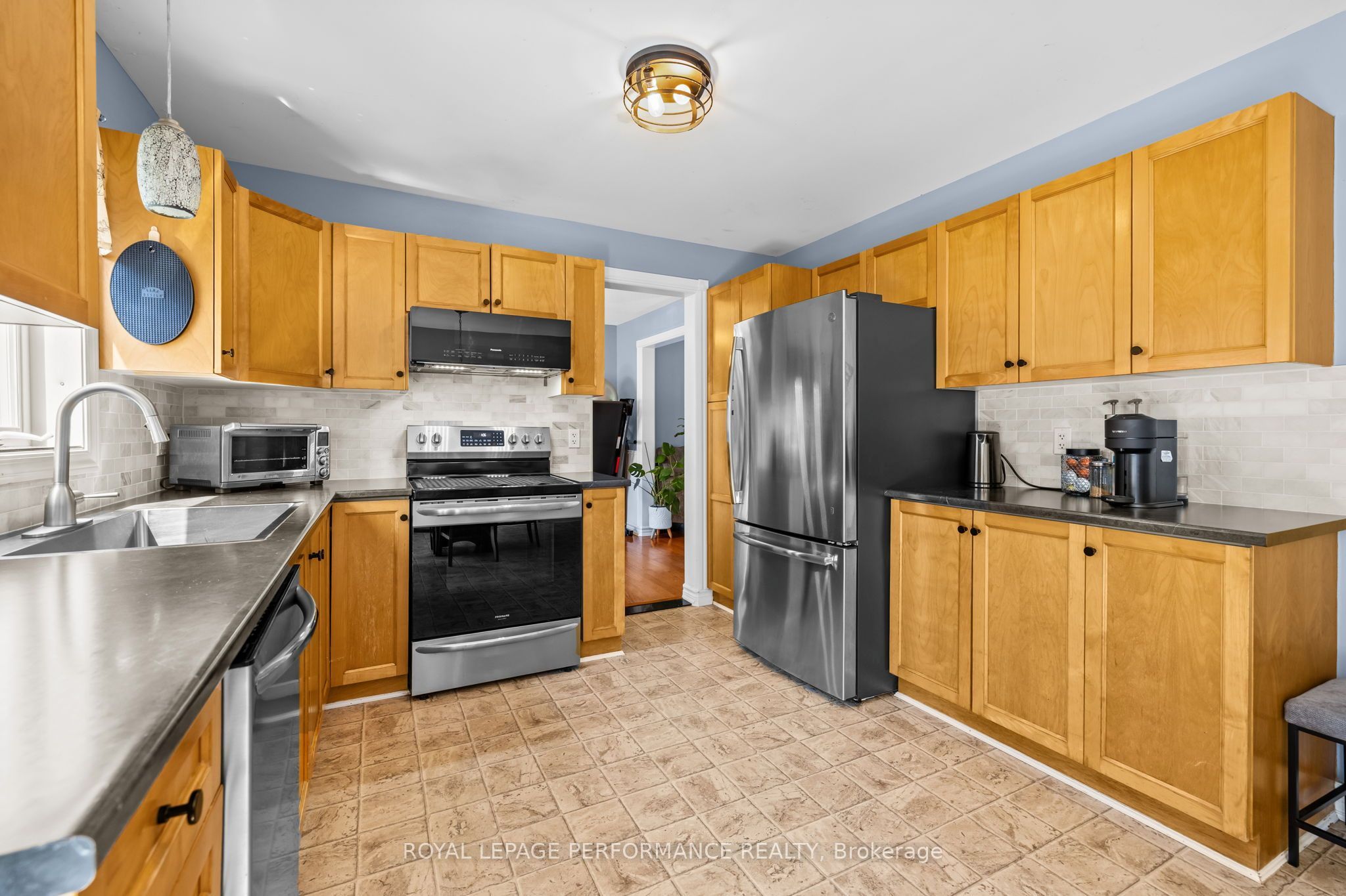 407 Centenaire Street Property Photo 14