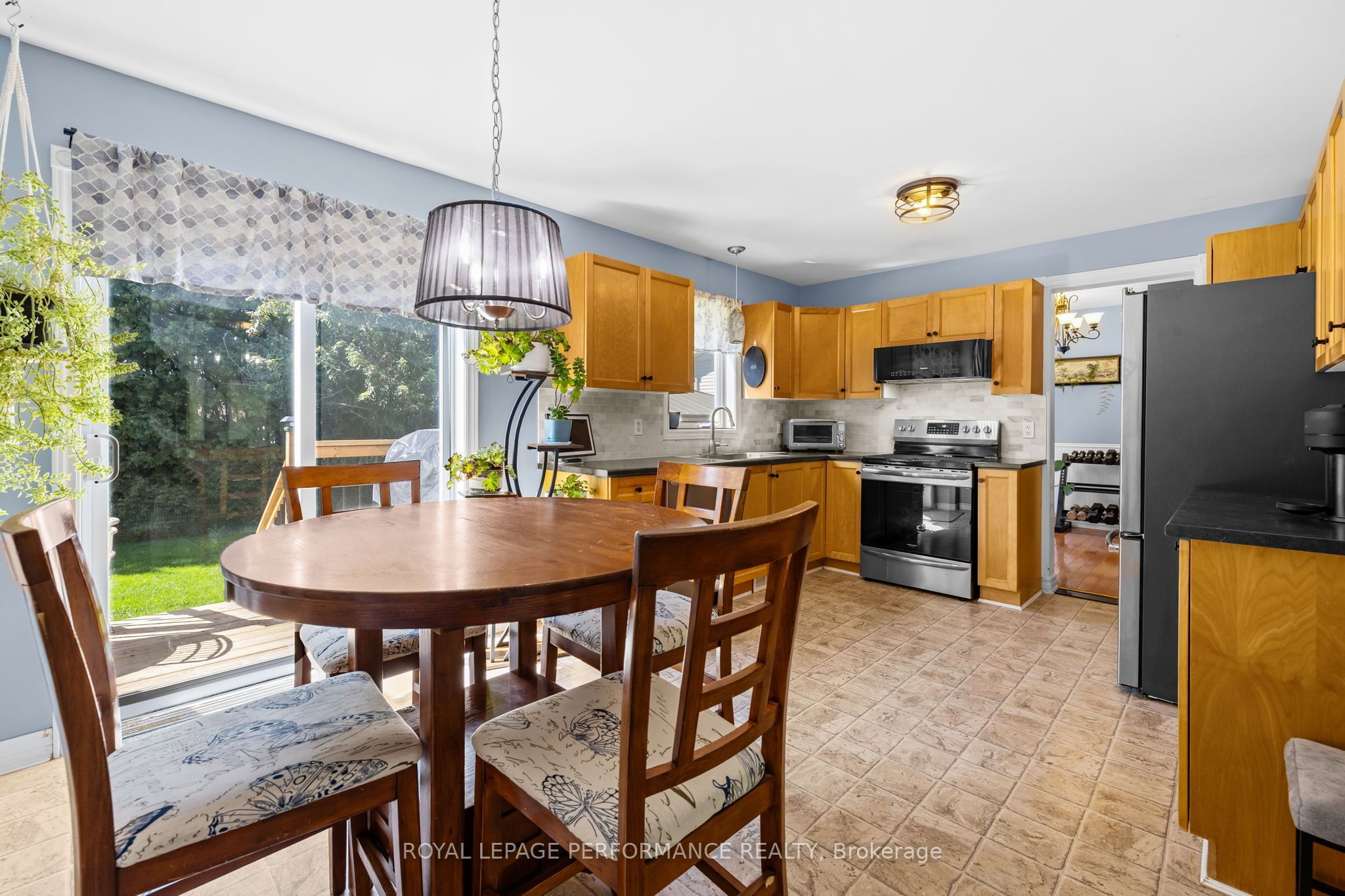 407 Centenaire Street Property Photo 16