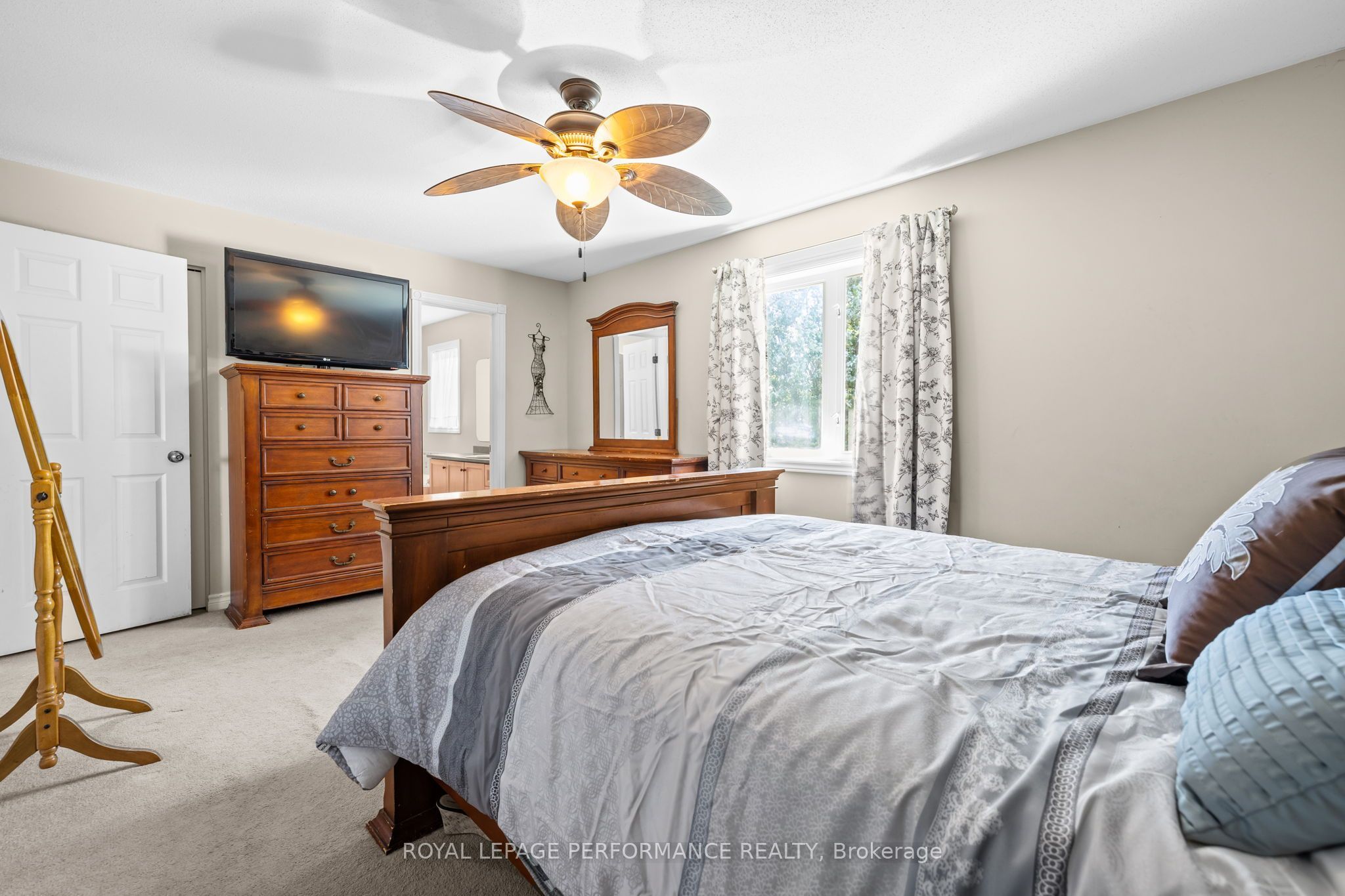 407 Centenaire Street Property Photo 20