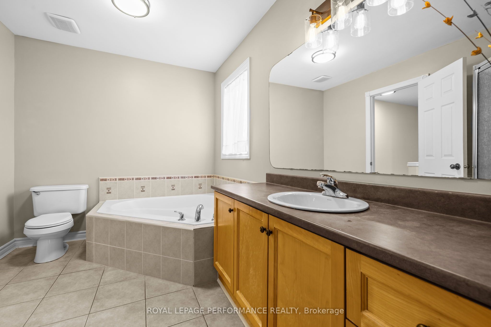 407 Centenaire Street Property Photo 21