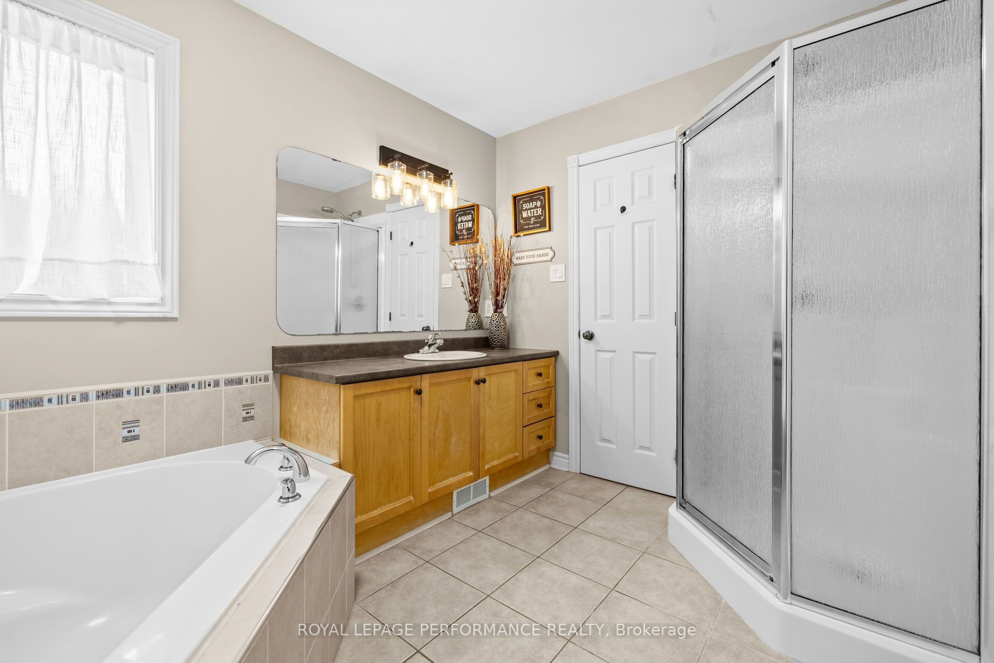 407 Centenaire Street Property Photo 22
