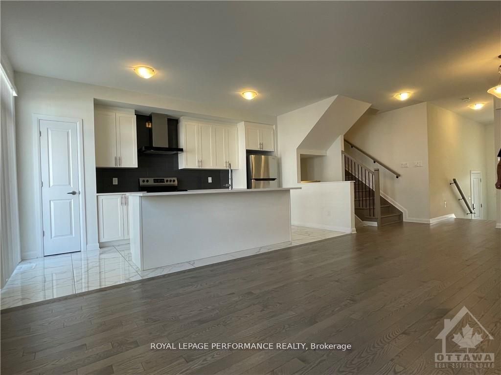1039 Speedvale Court Property Photo 5
