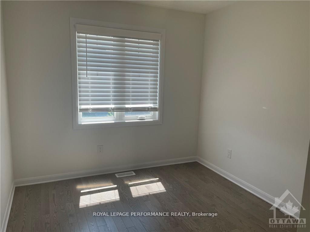1039 Speedvale Court Property Photo 12