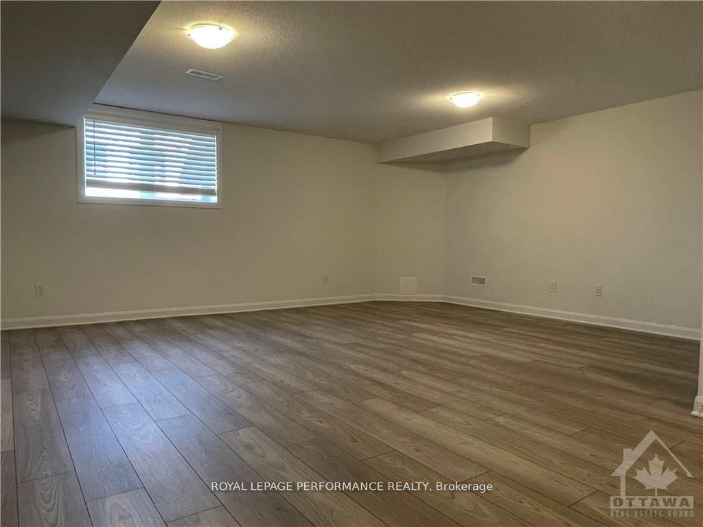 1039 Speedvale Court Property Photo 21