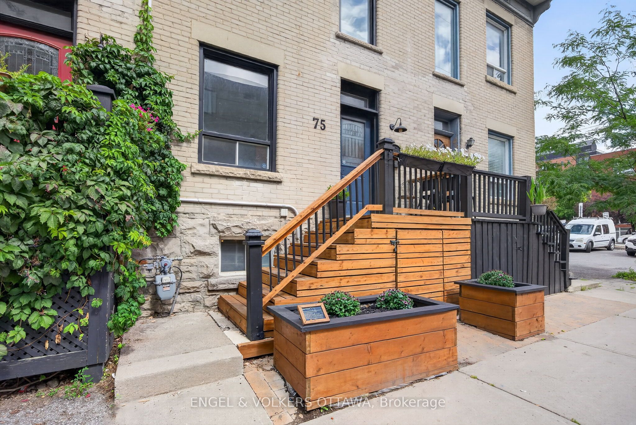 75 Eccles Street Property Photo 2