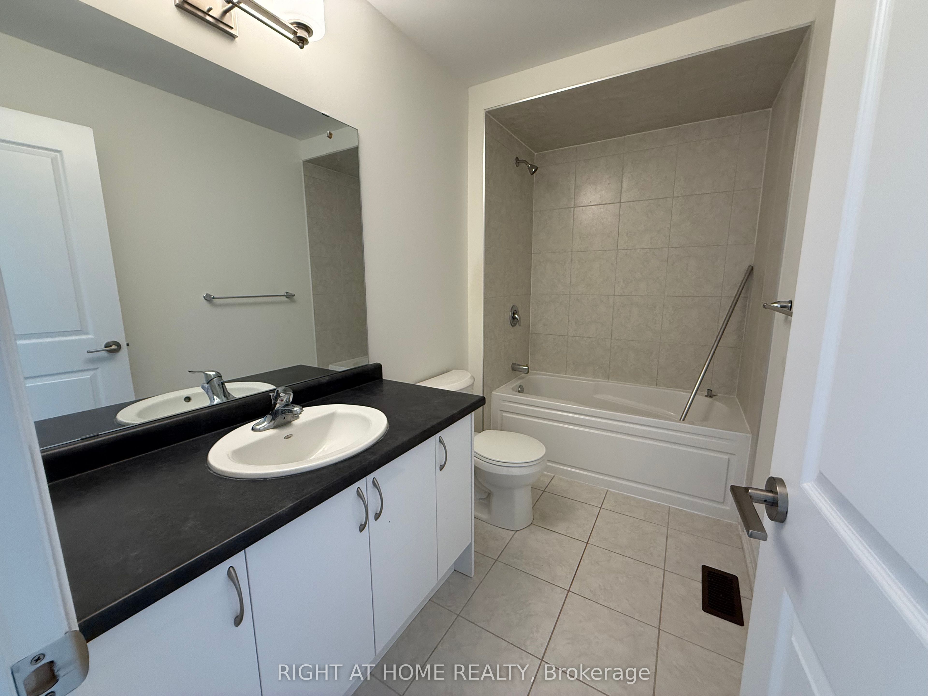 95 Hitchman Street Property Photo 3