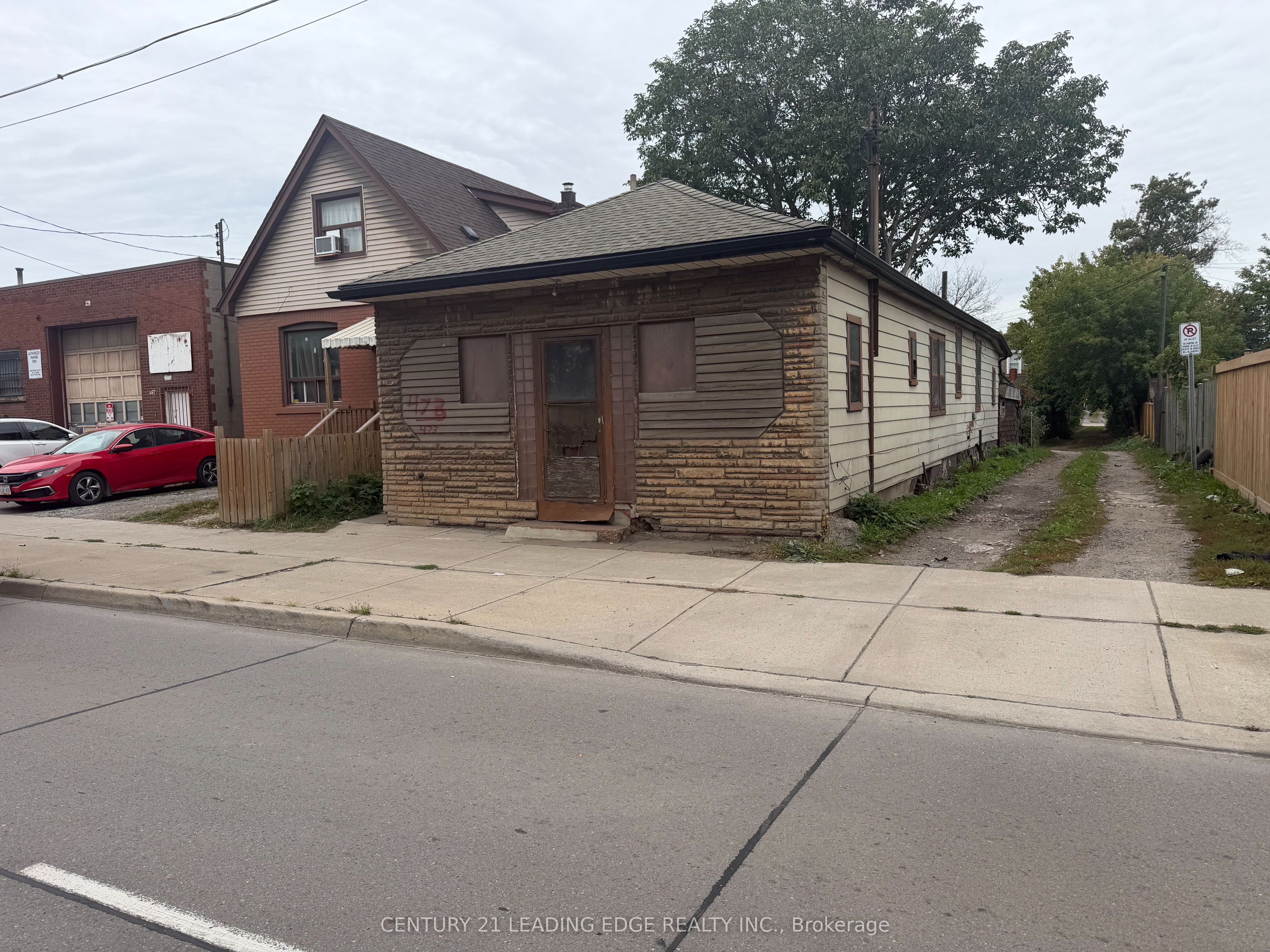 473 Kenilworth Avenue N Property Photo 1
