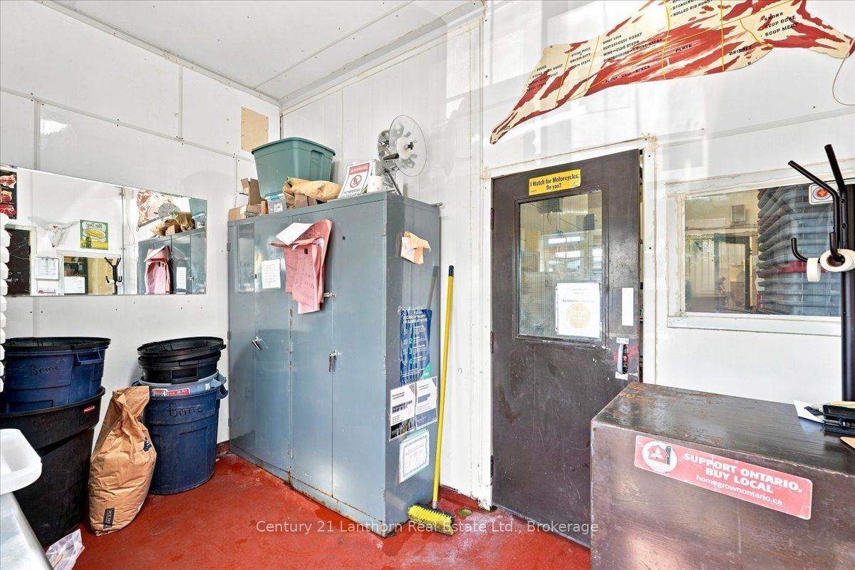 282-284 & 286 Wellington Main Street Property Photo 28