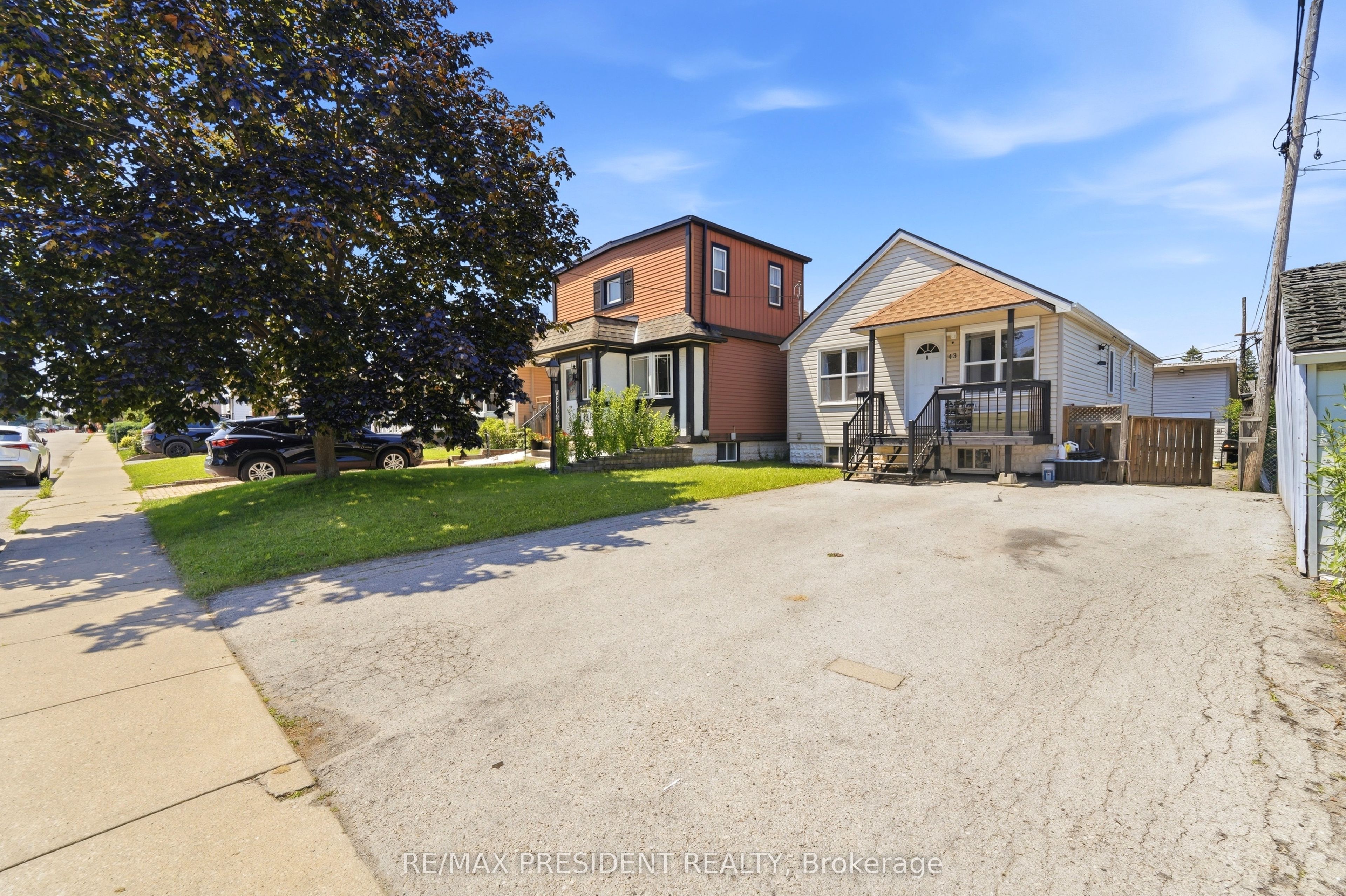 43 Adair Avenue N Property Photo 1