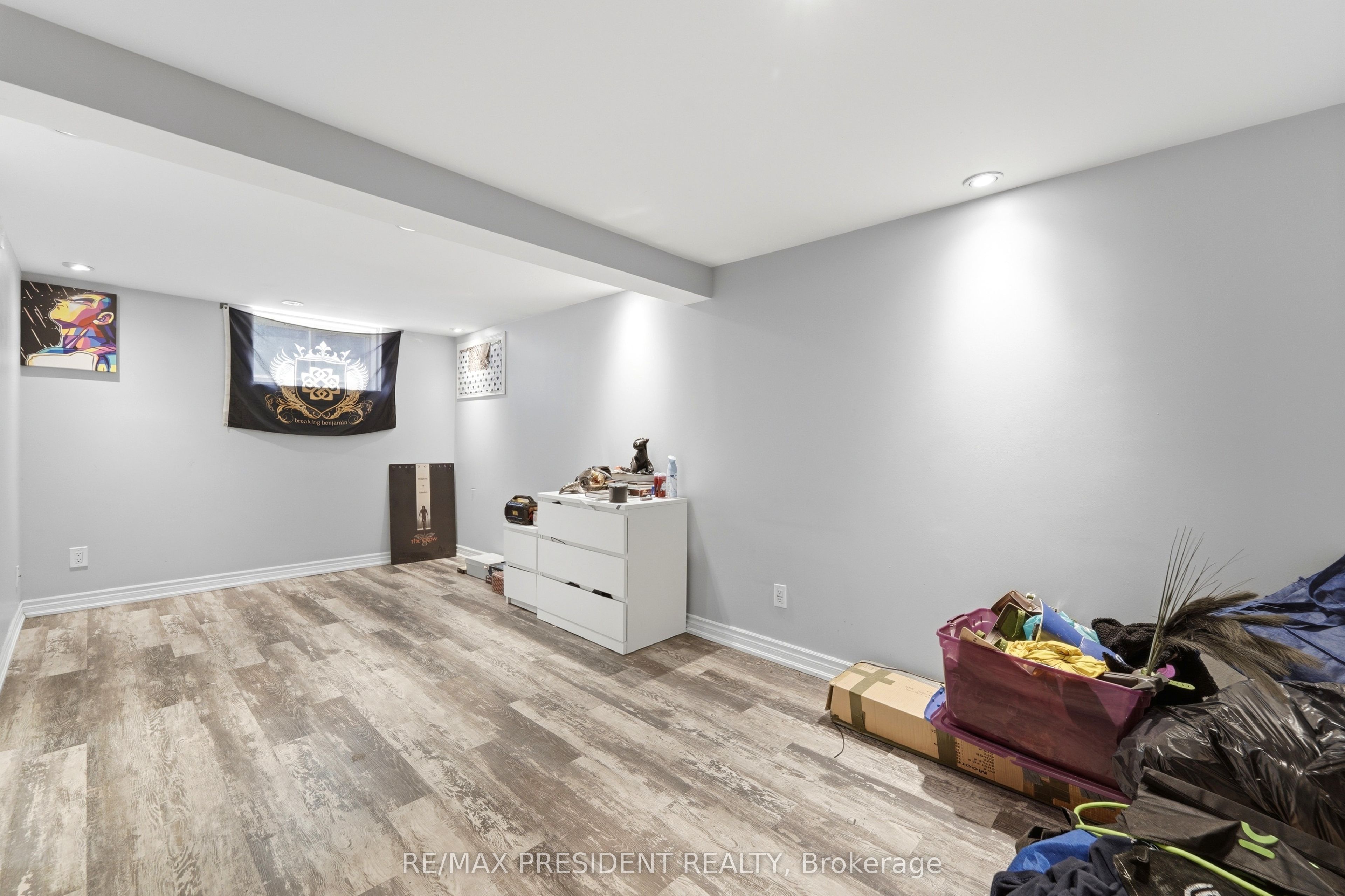 43 Adair Avenue N Property Photo 18