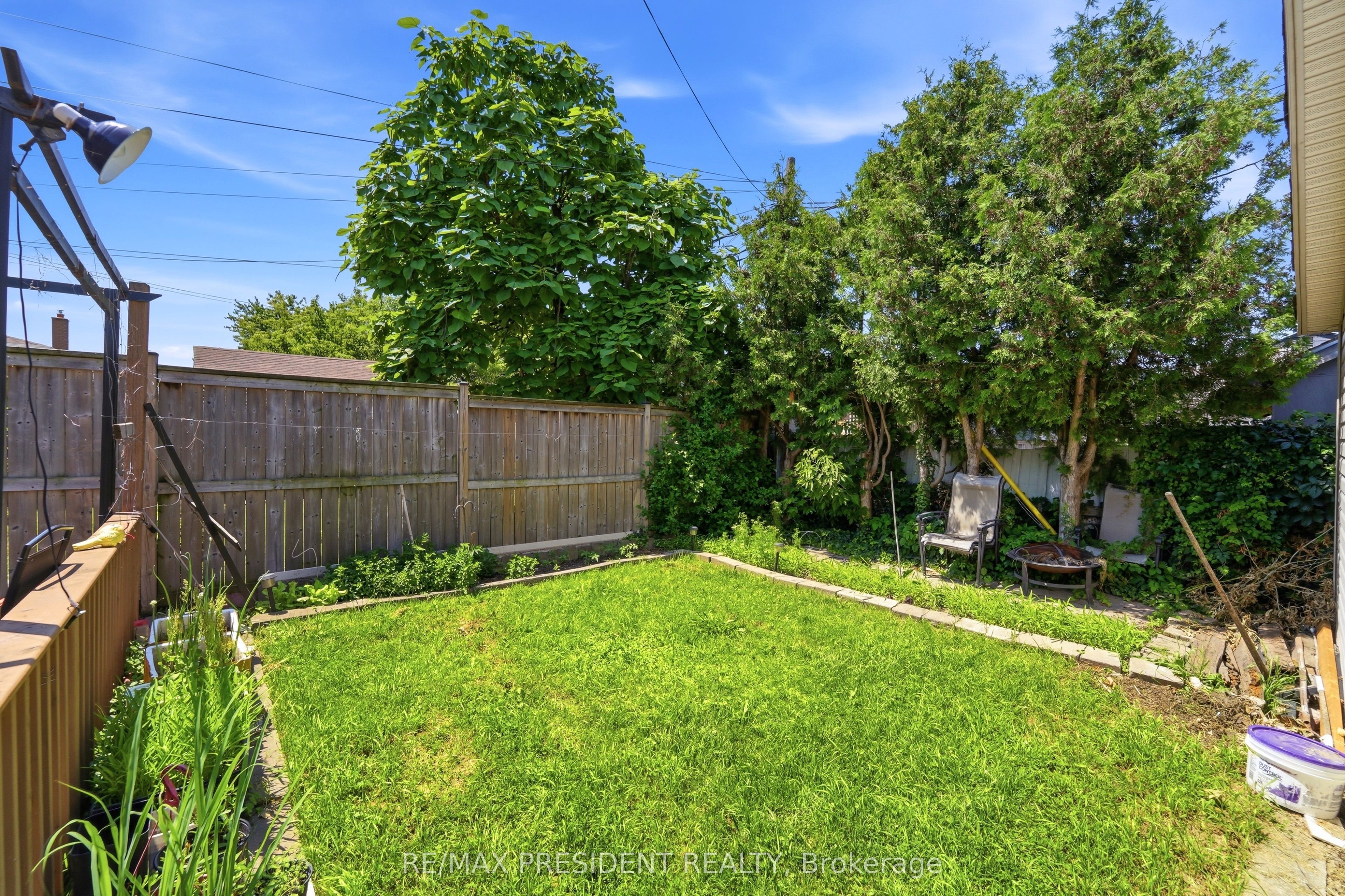 43 Adair Avenue N Property Photo 24
