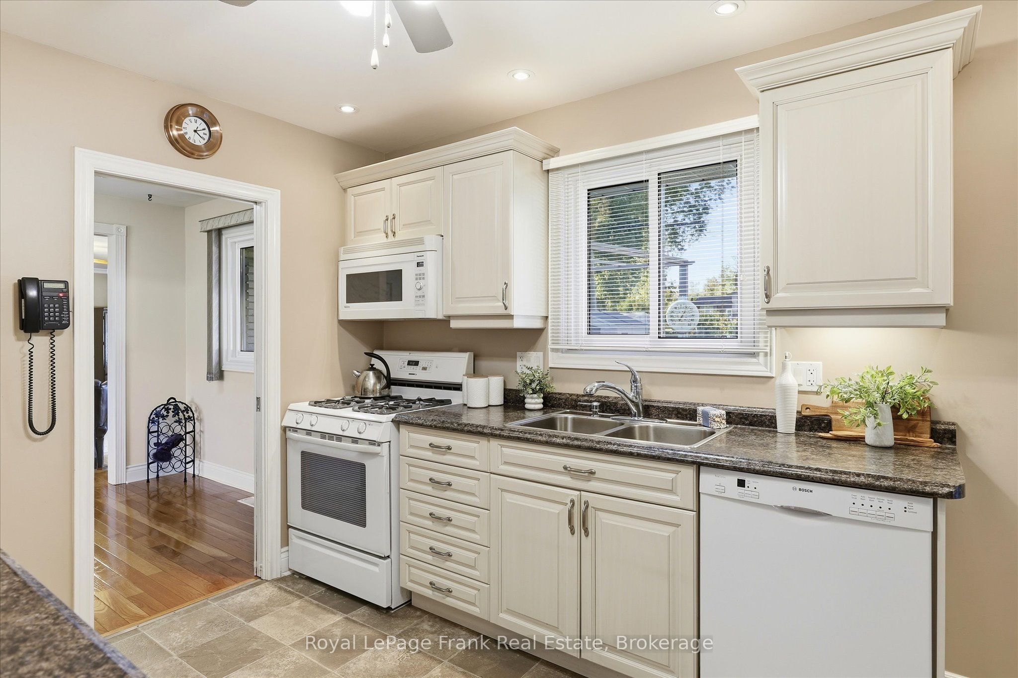 362 Simons Avenue Property Photo 11