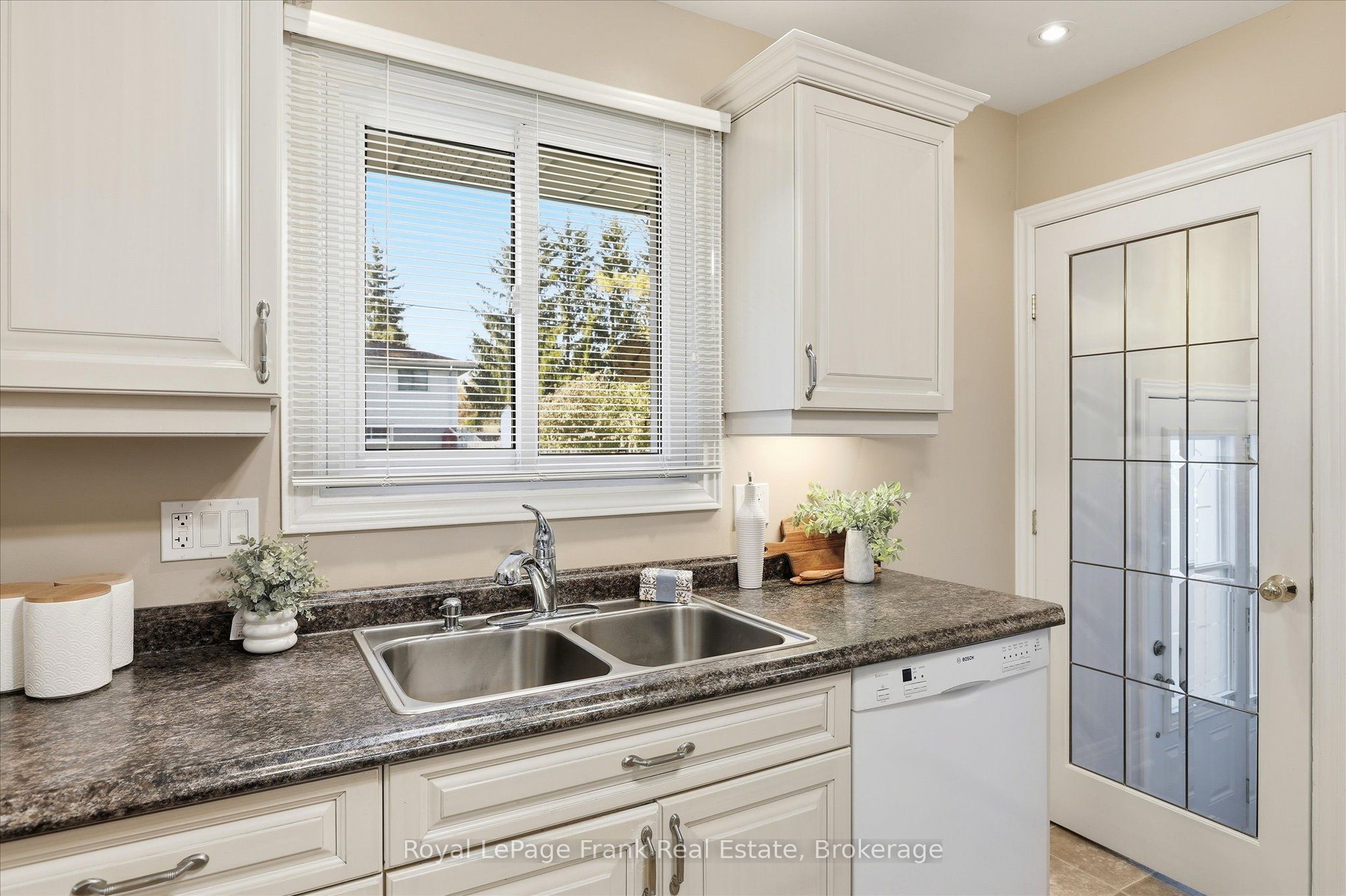 362 Simons Avenue Property Photo 14