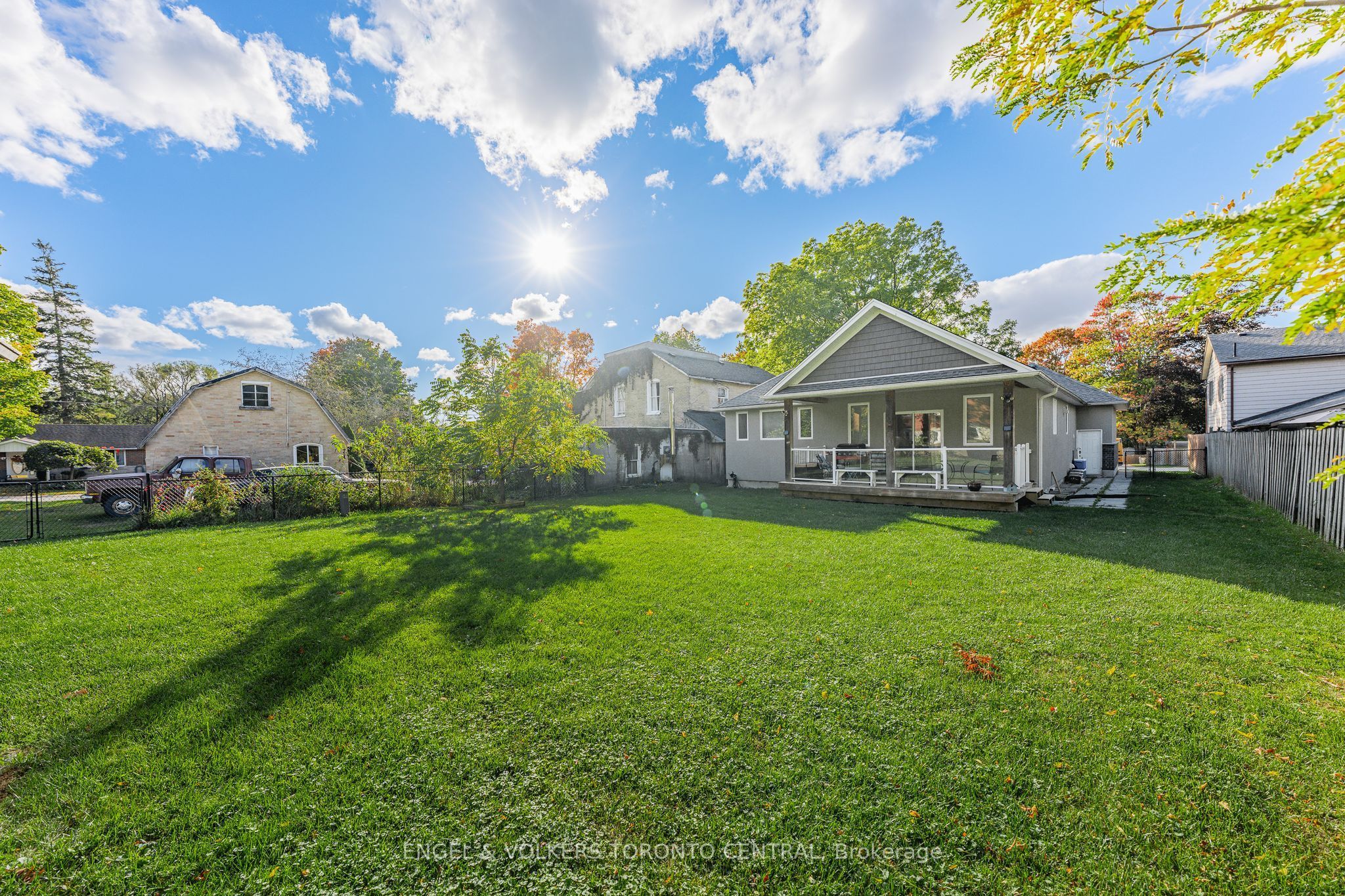 335 Turnberry Street Property Photo 1
