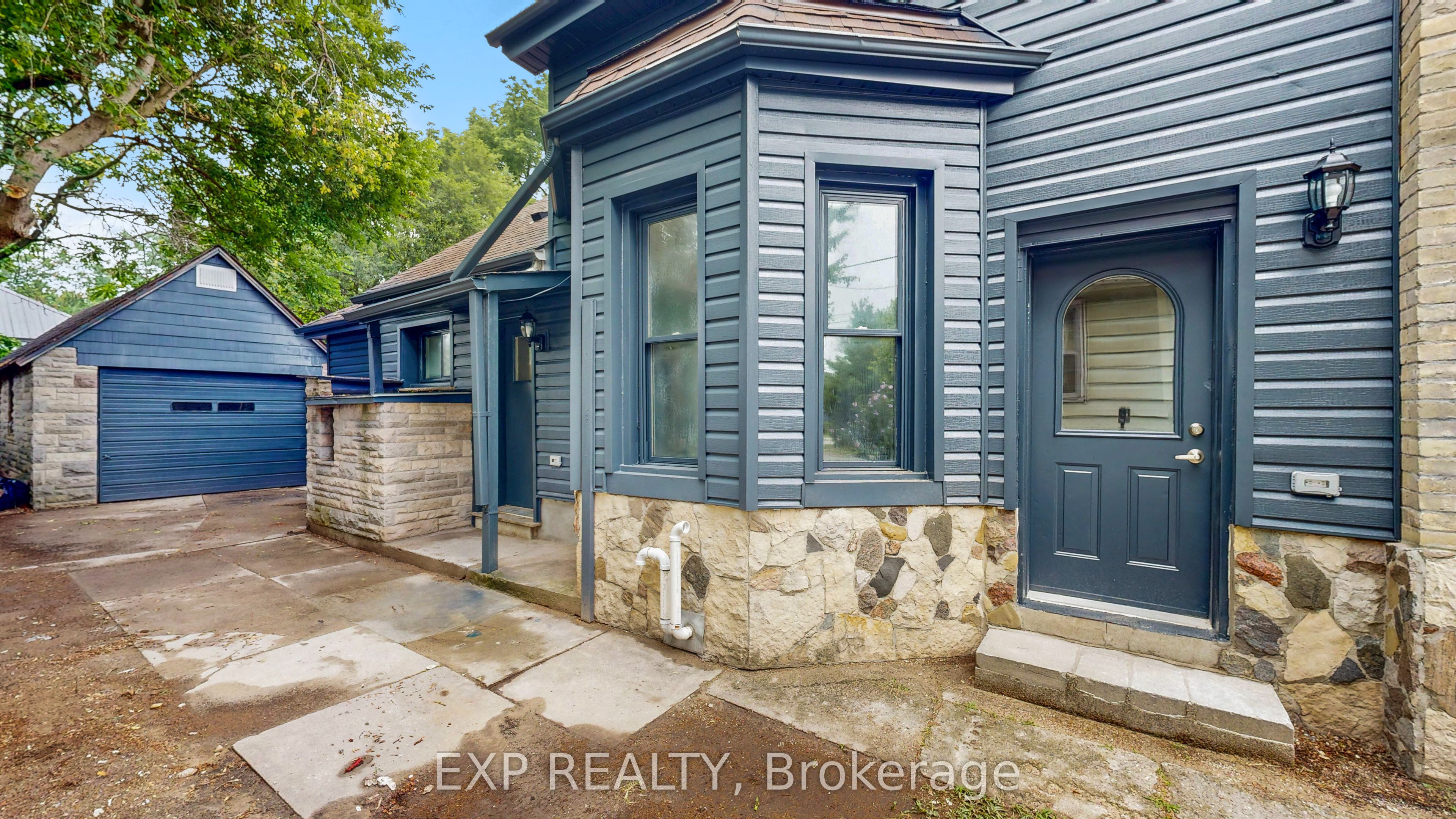 686 Elias Street Property Photo 33