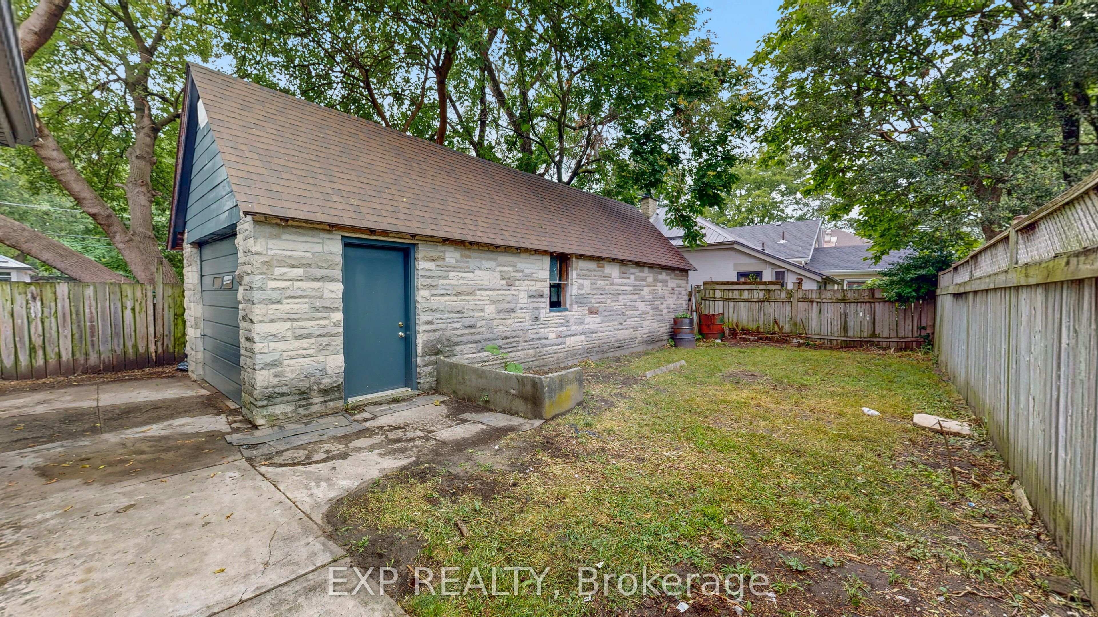 686 Elias Street Property Photo 34