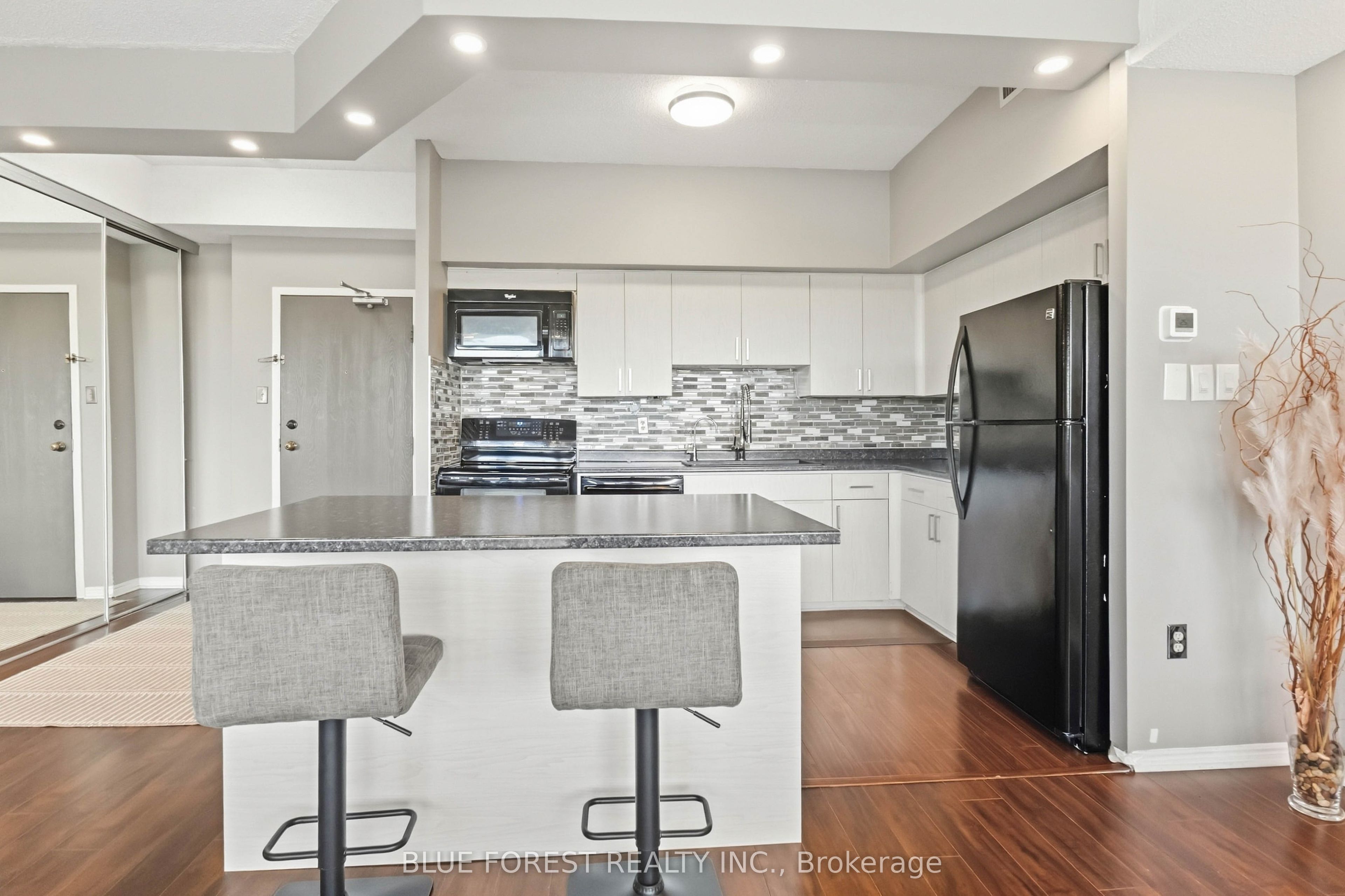 521 Riverside Drive 715 Property Photo 10