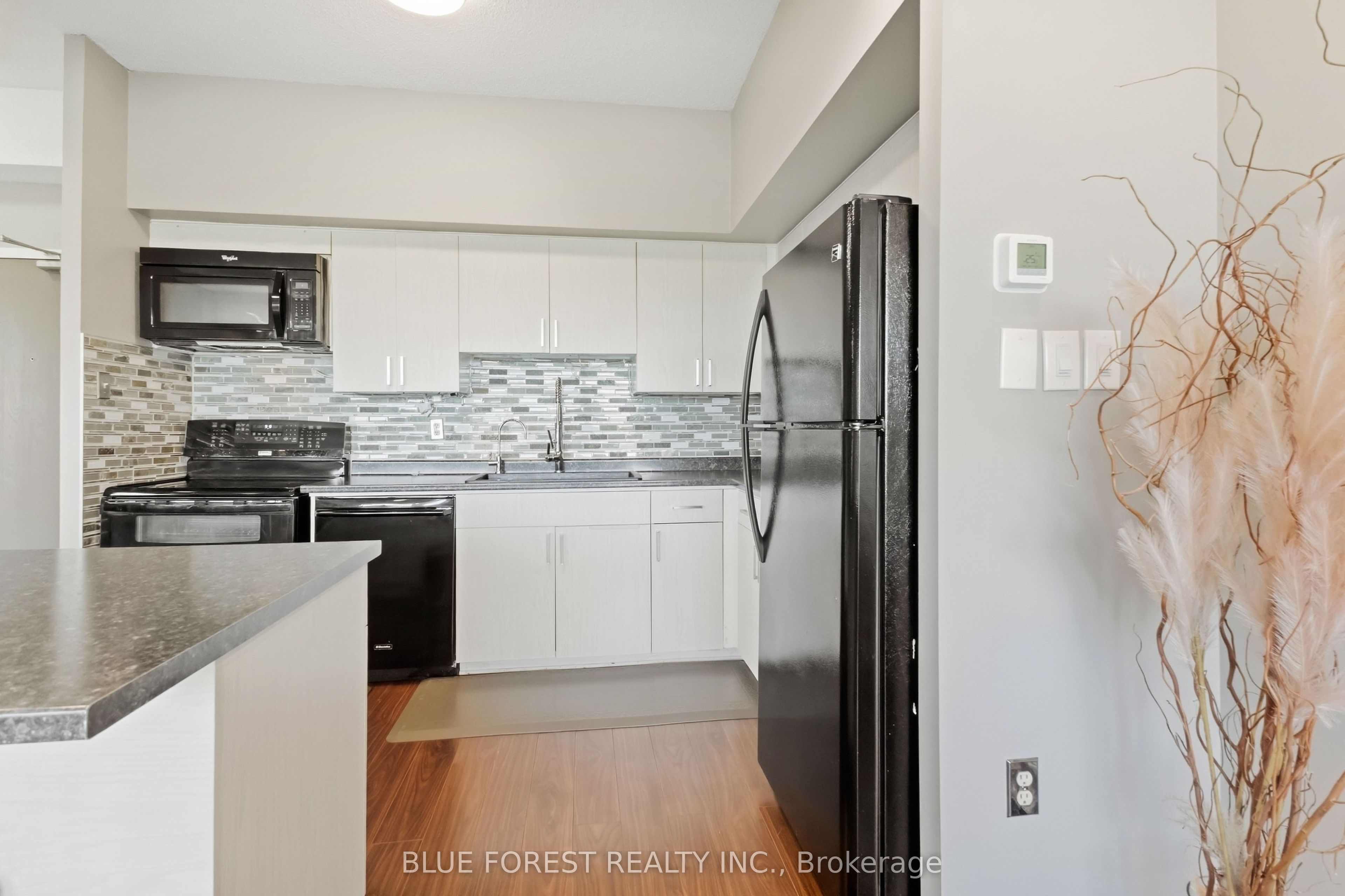 521 Riverside Drive 715 Property Photo 11