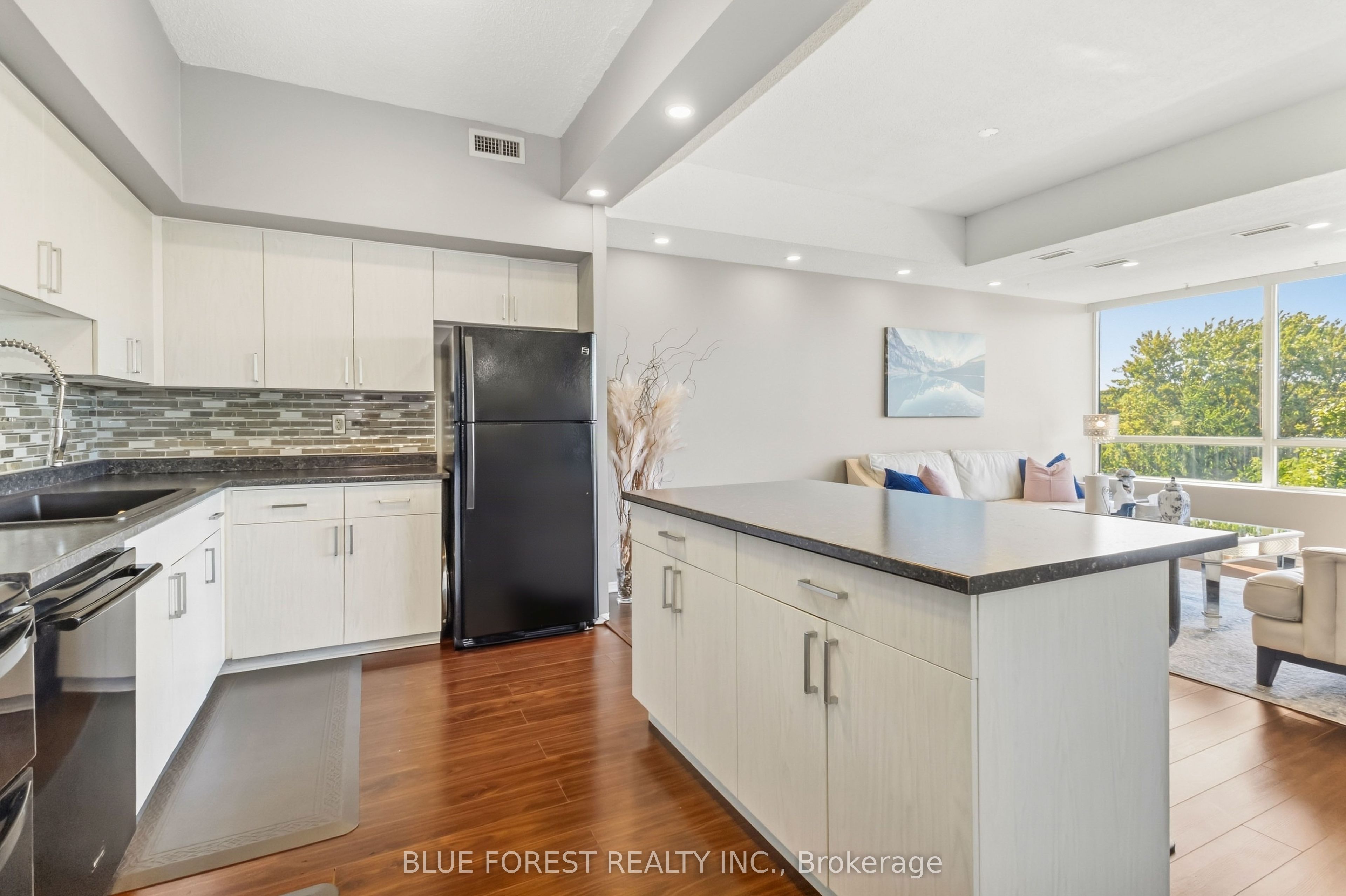 521 Riverside Drive 715 Property Photo 12