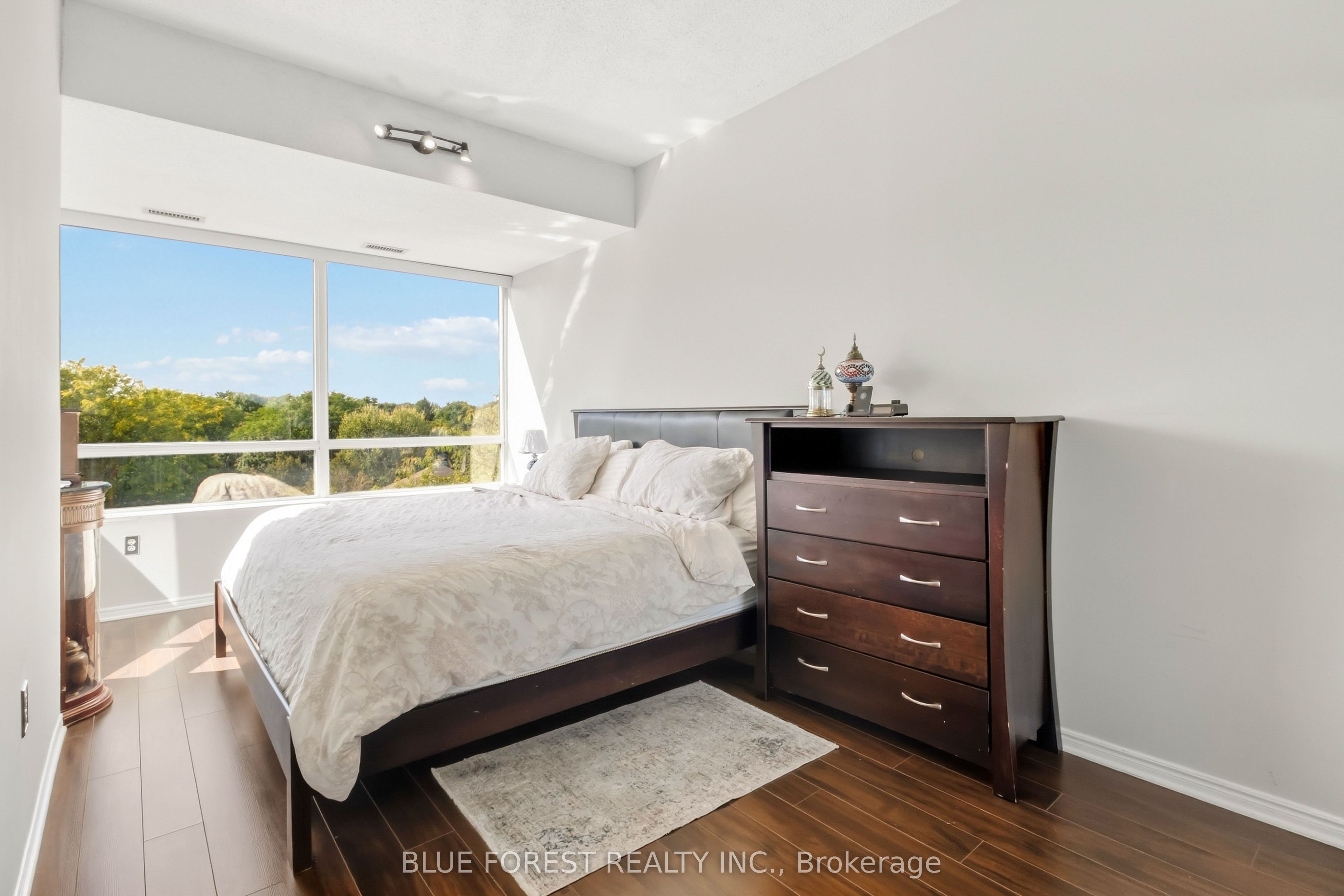 521 Riverside Drive 715 Property Photo 14