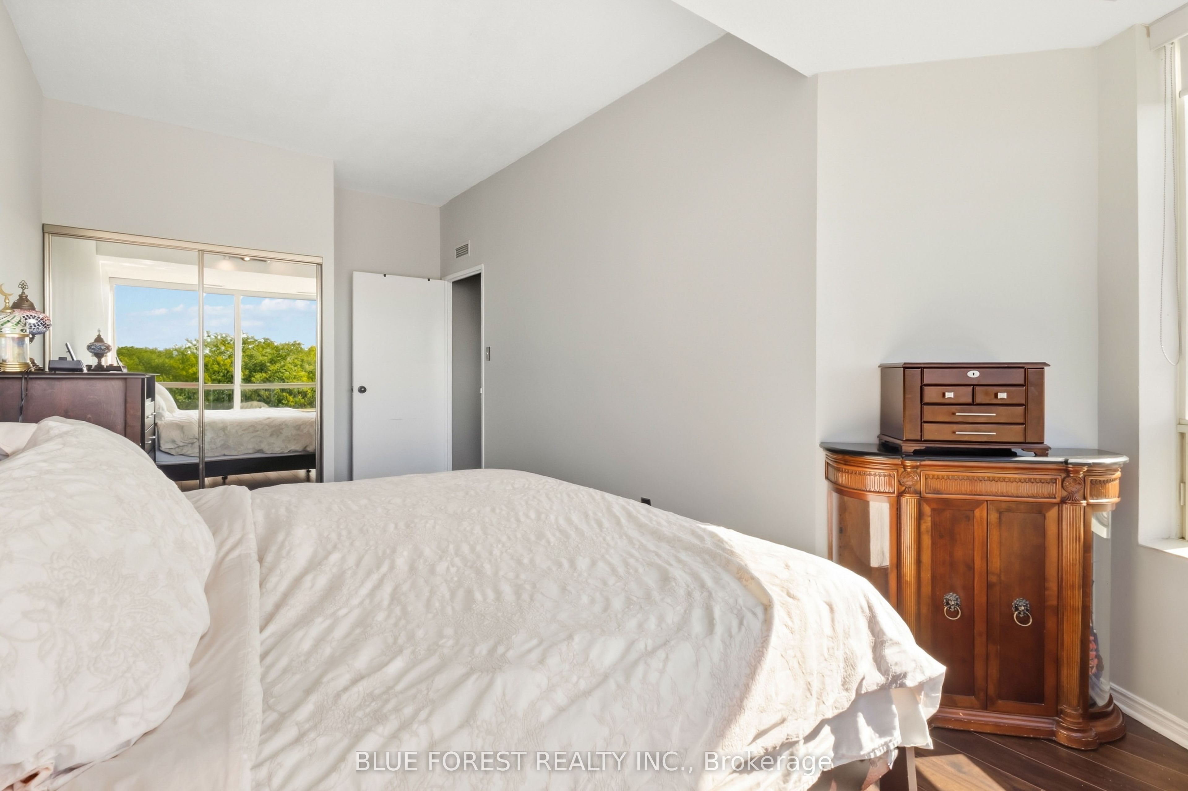 521 Riverside Drive 715 Property Photo 15