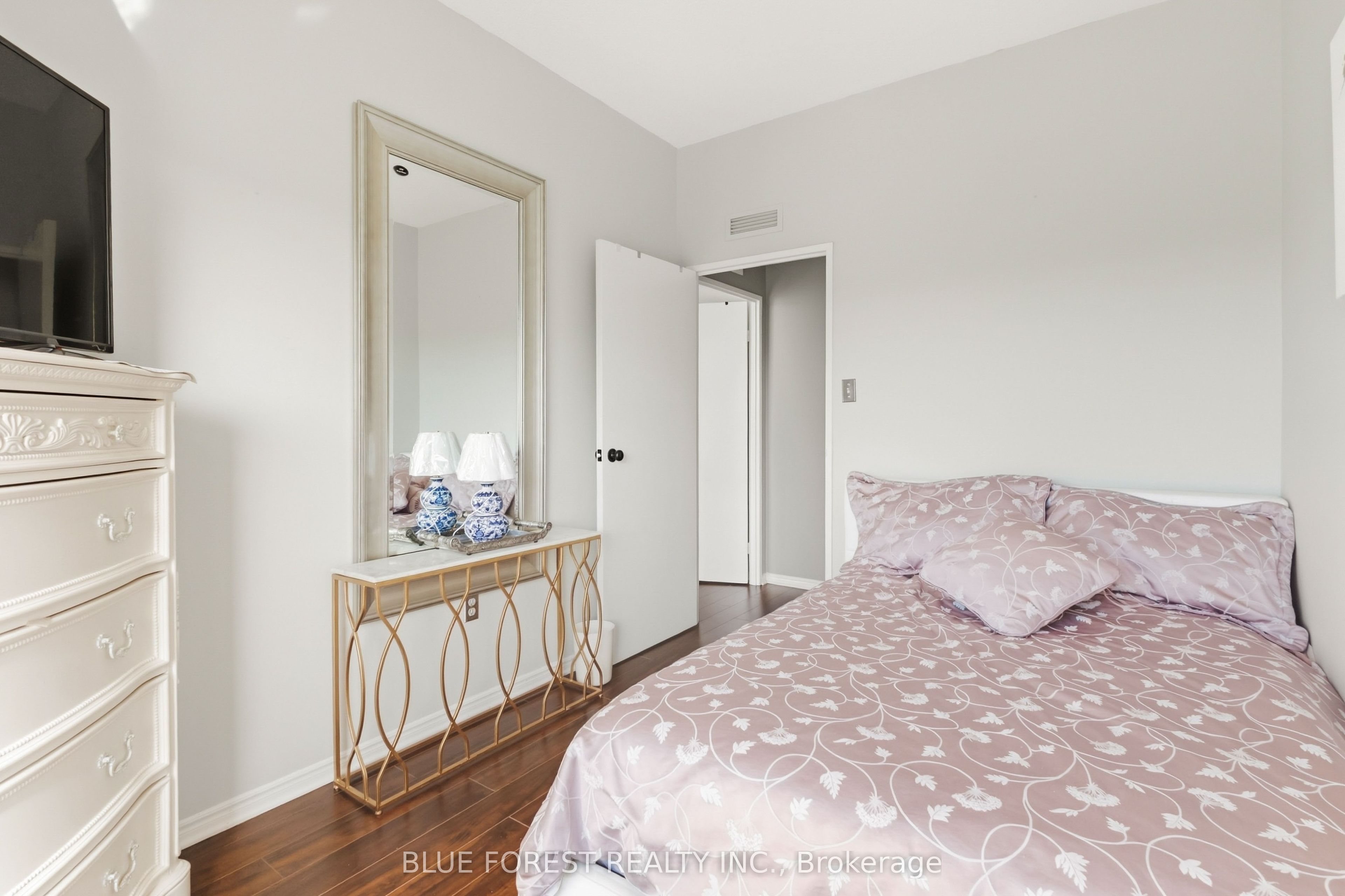 521 Riverside Drive 715 Property Photo 17