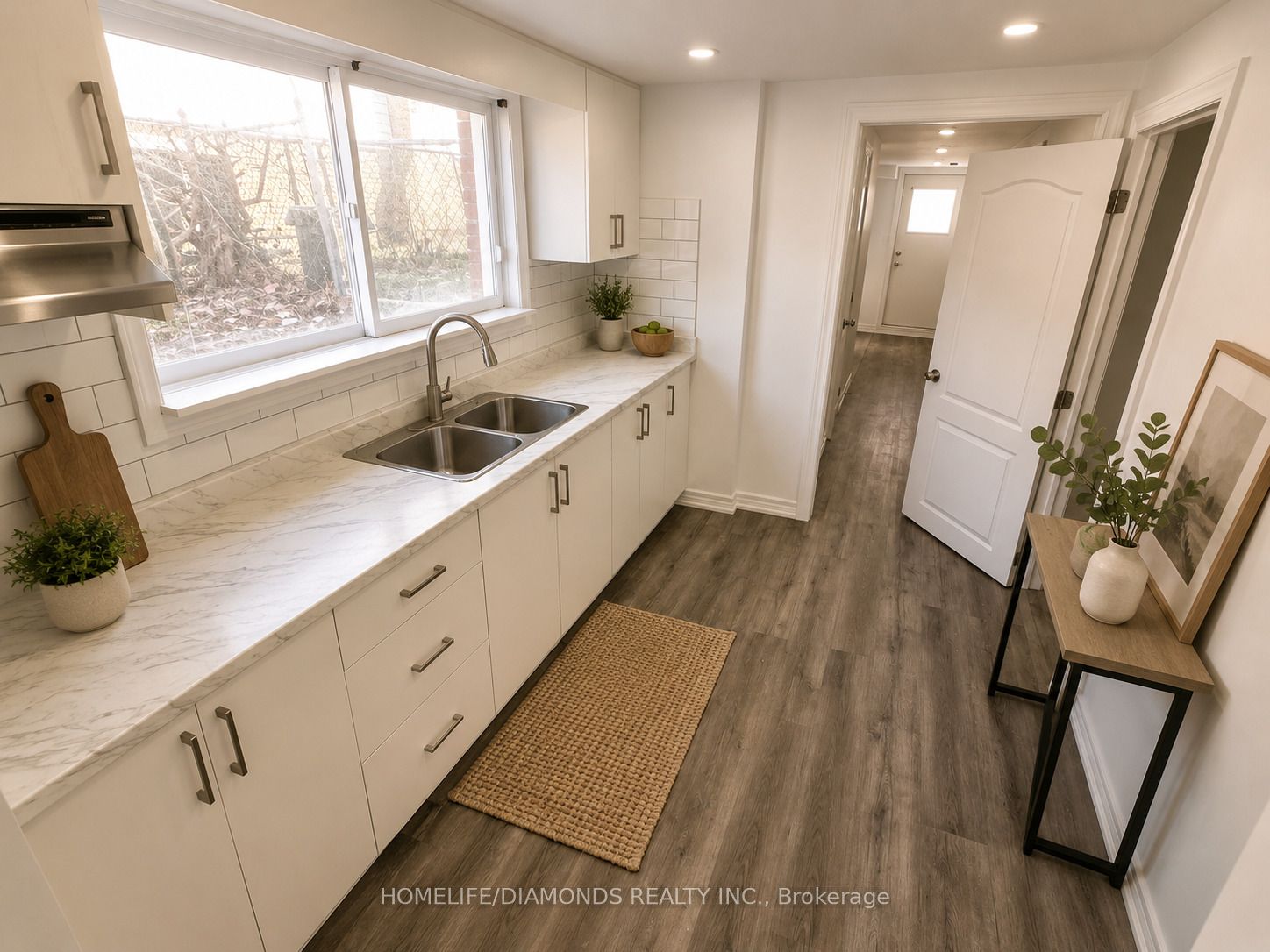 558 First Avenue Property Photo 6
