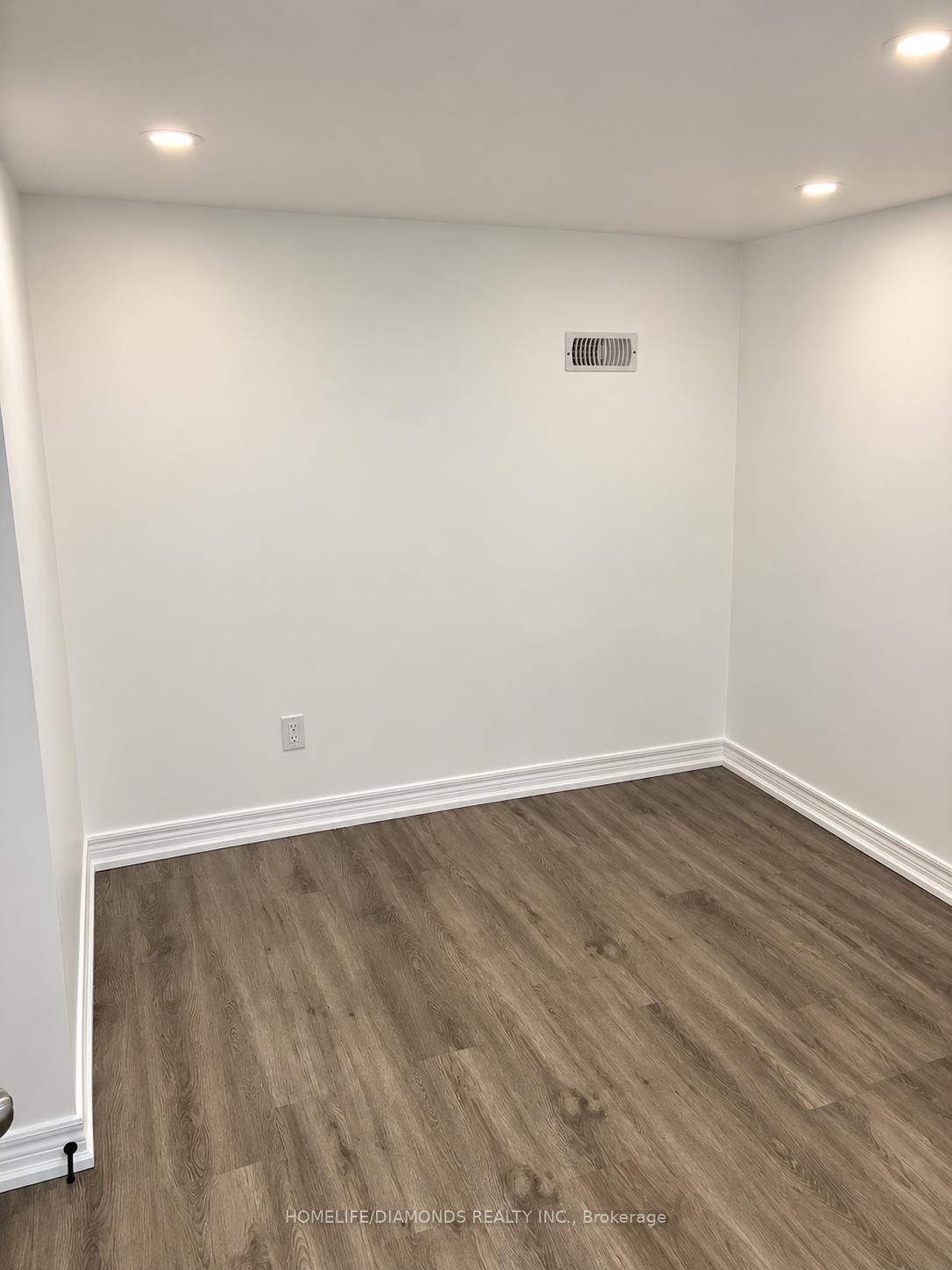 558 First Avenue Property Photo 23