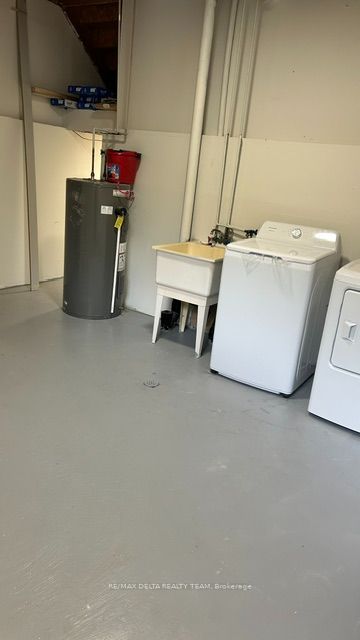 2594 Laurier Street 1 Property Photo 18