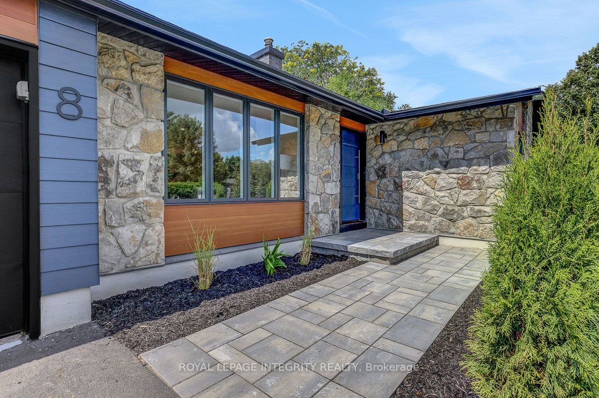 8 Brian Crescent Property Photo 2
