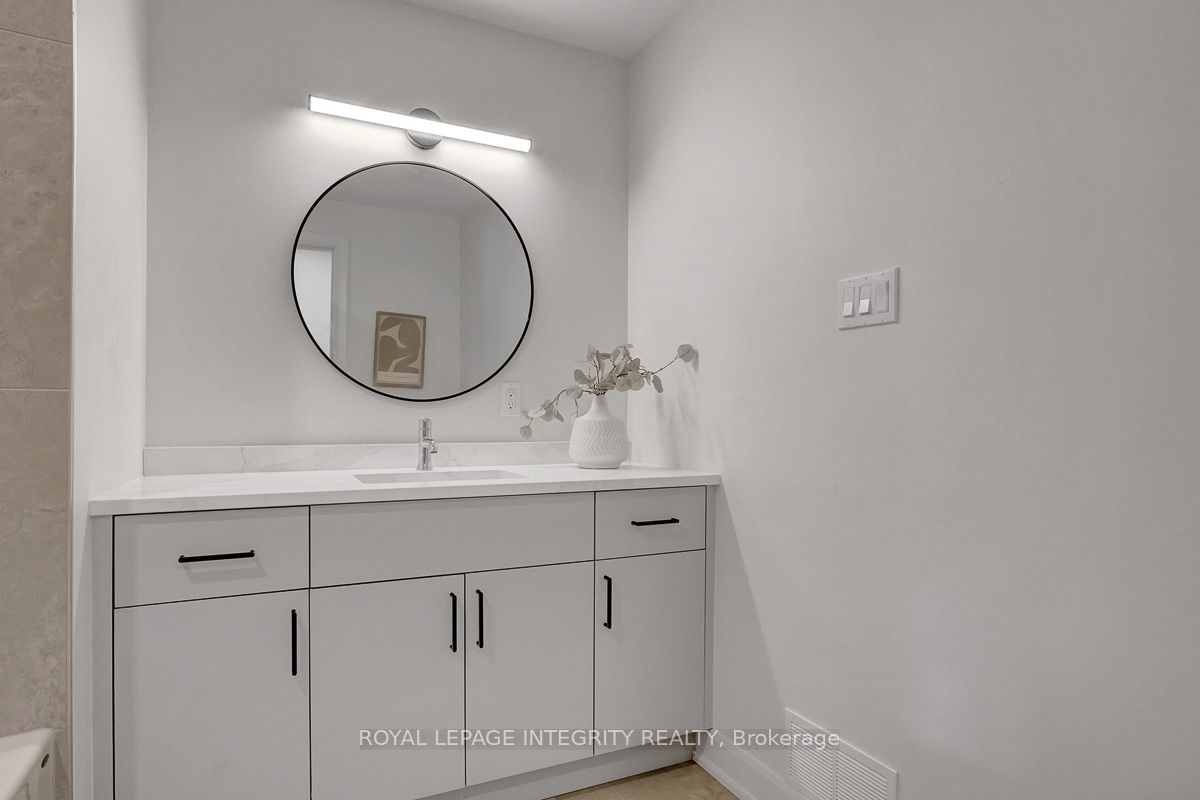 8 Brian Crescent Property Photo 24