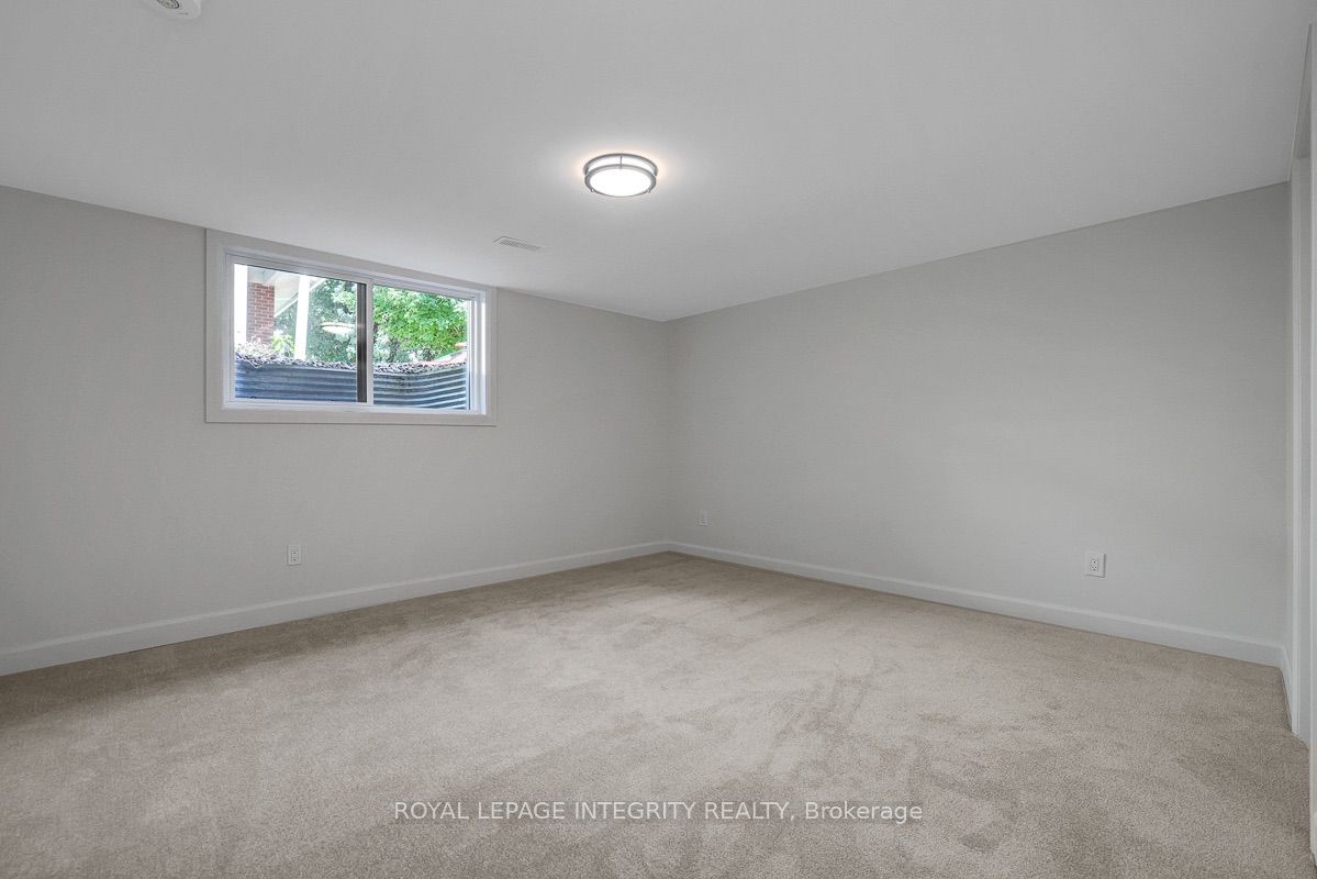 8 Brian Crescent Property Photo 37