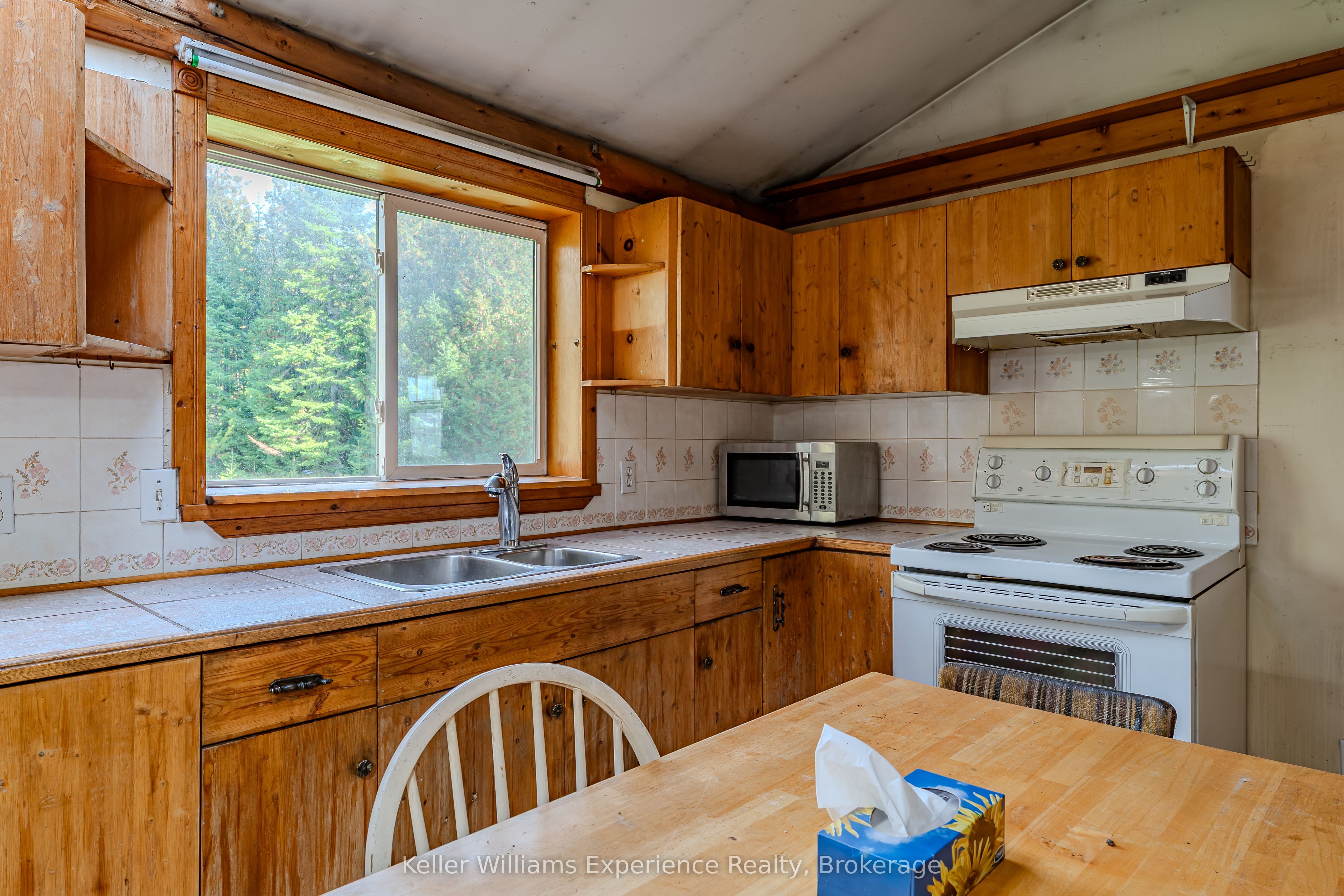 1074 West Road Property Photo 7