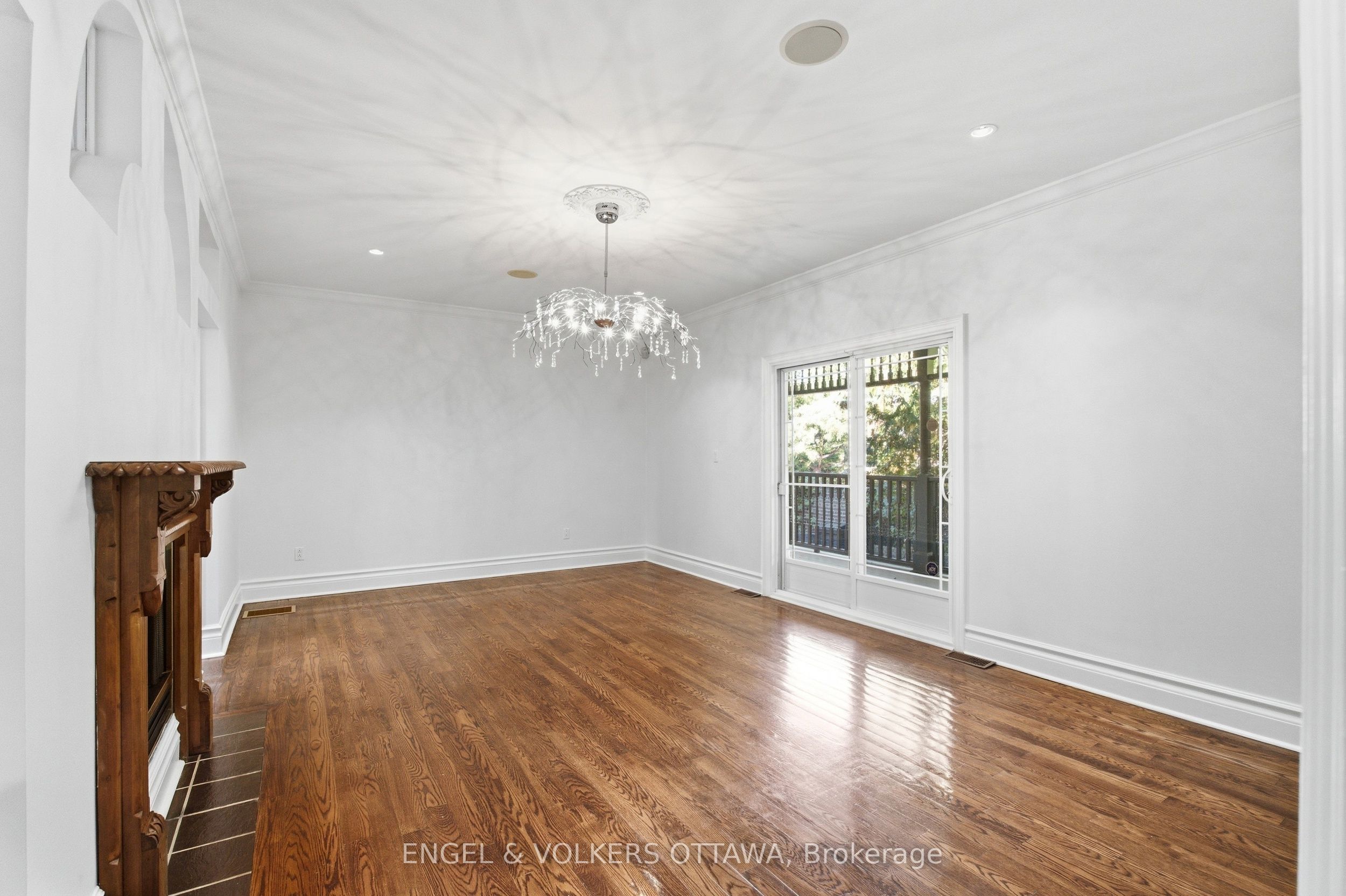 435 Westminster Avenue Property Photo 6