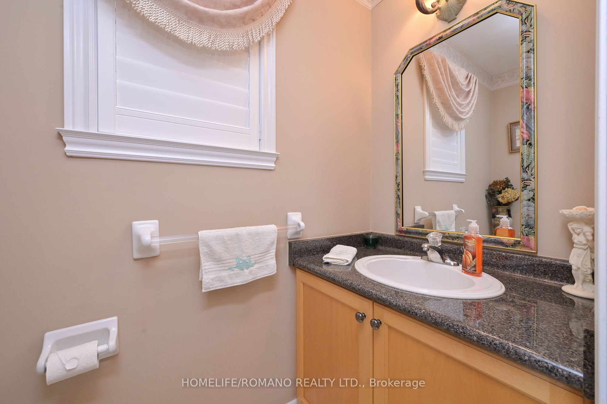 1052 Greenhill Avenue Property Photo 6