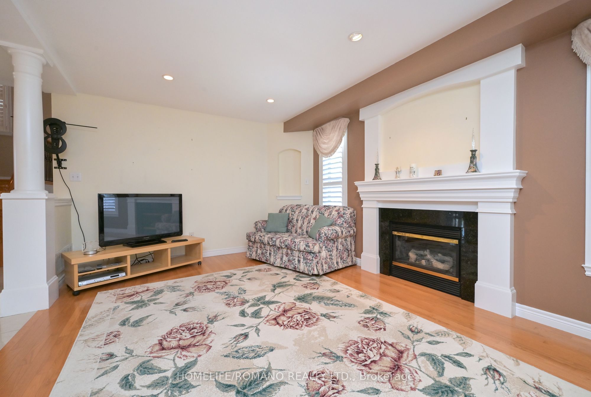 1052 Greenhill Avenue Property Photo 8