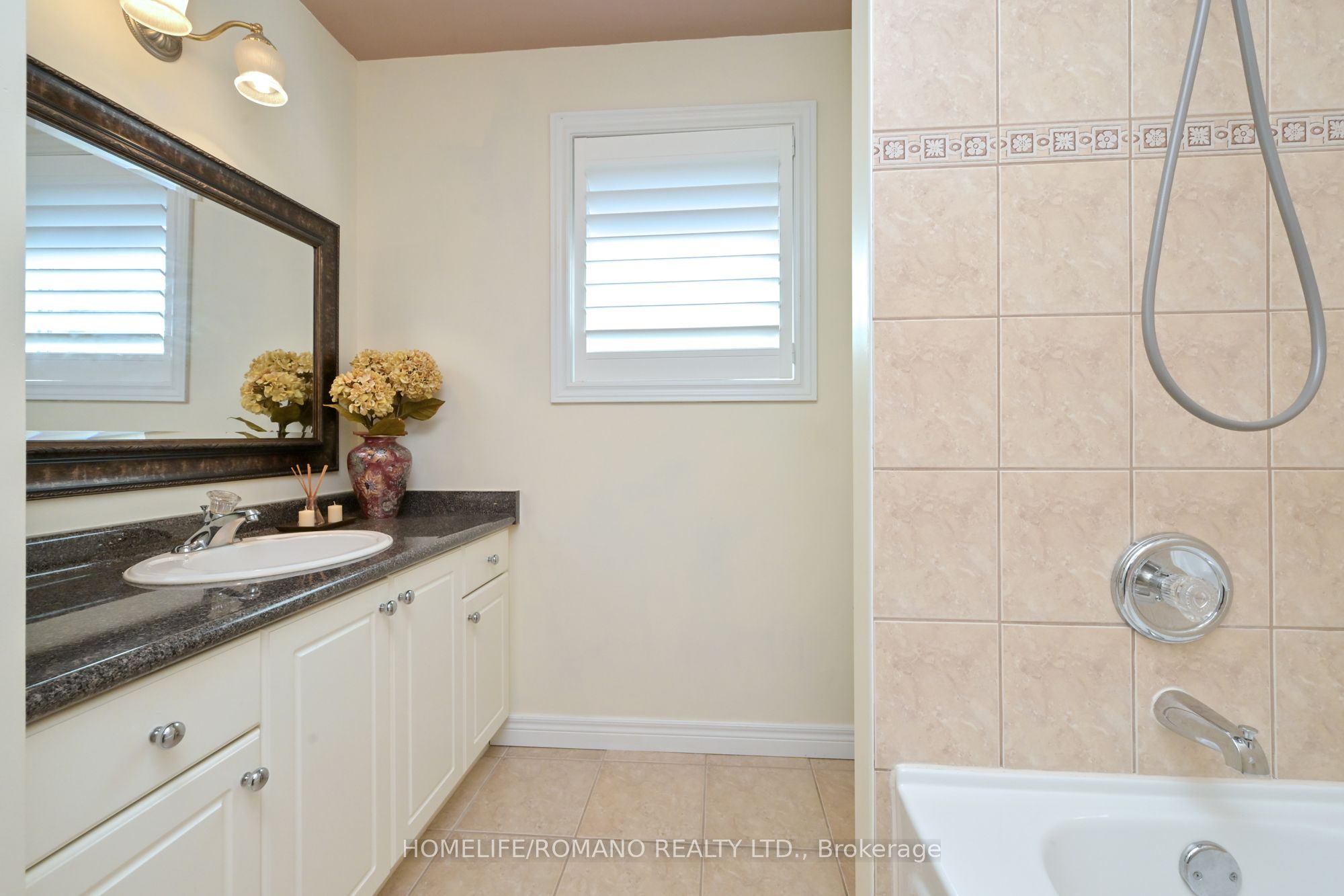 1052 Greenhill Avenue Property Photo 27