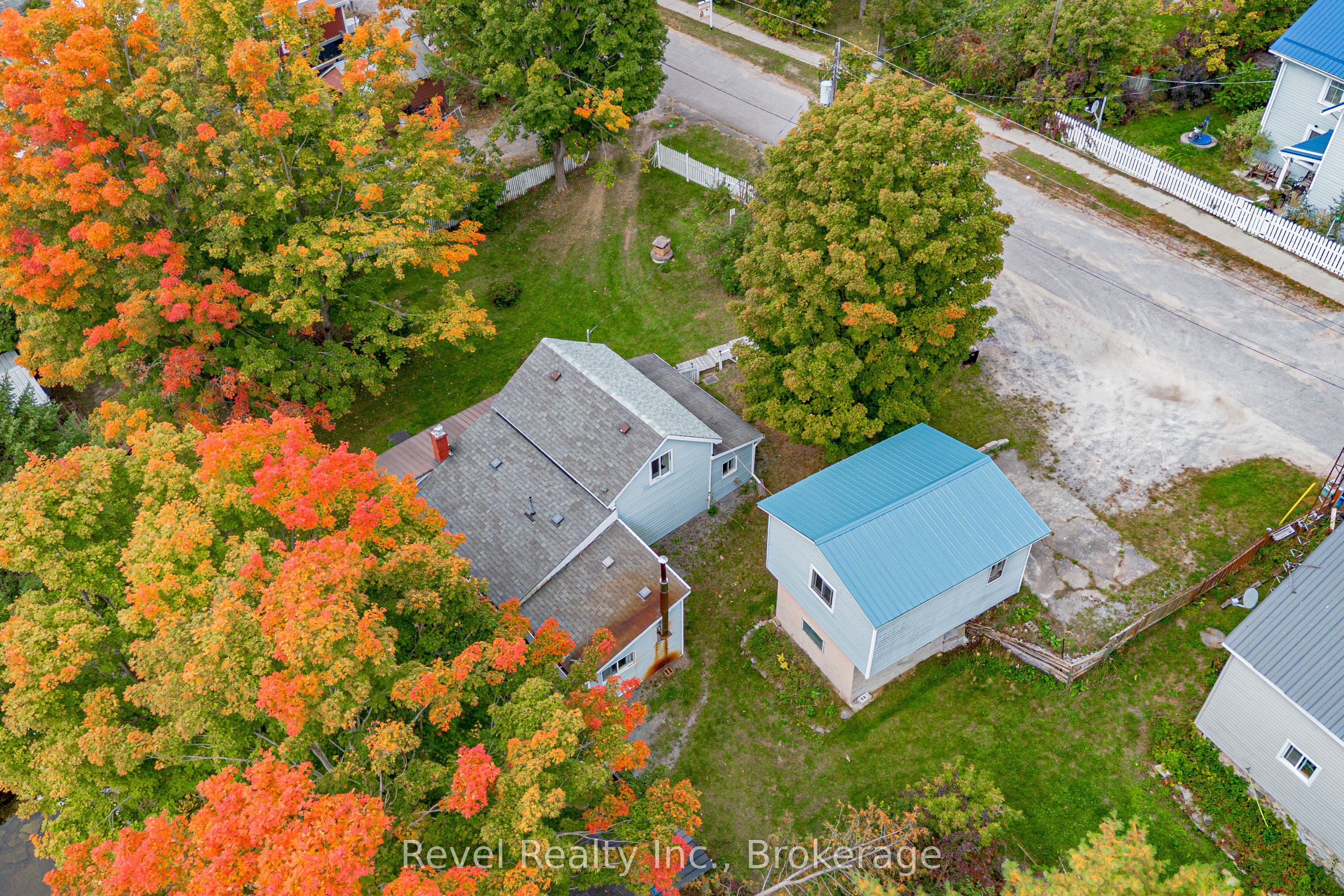 14 Richmond Street E Property Photo 3