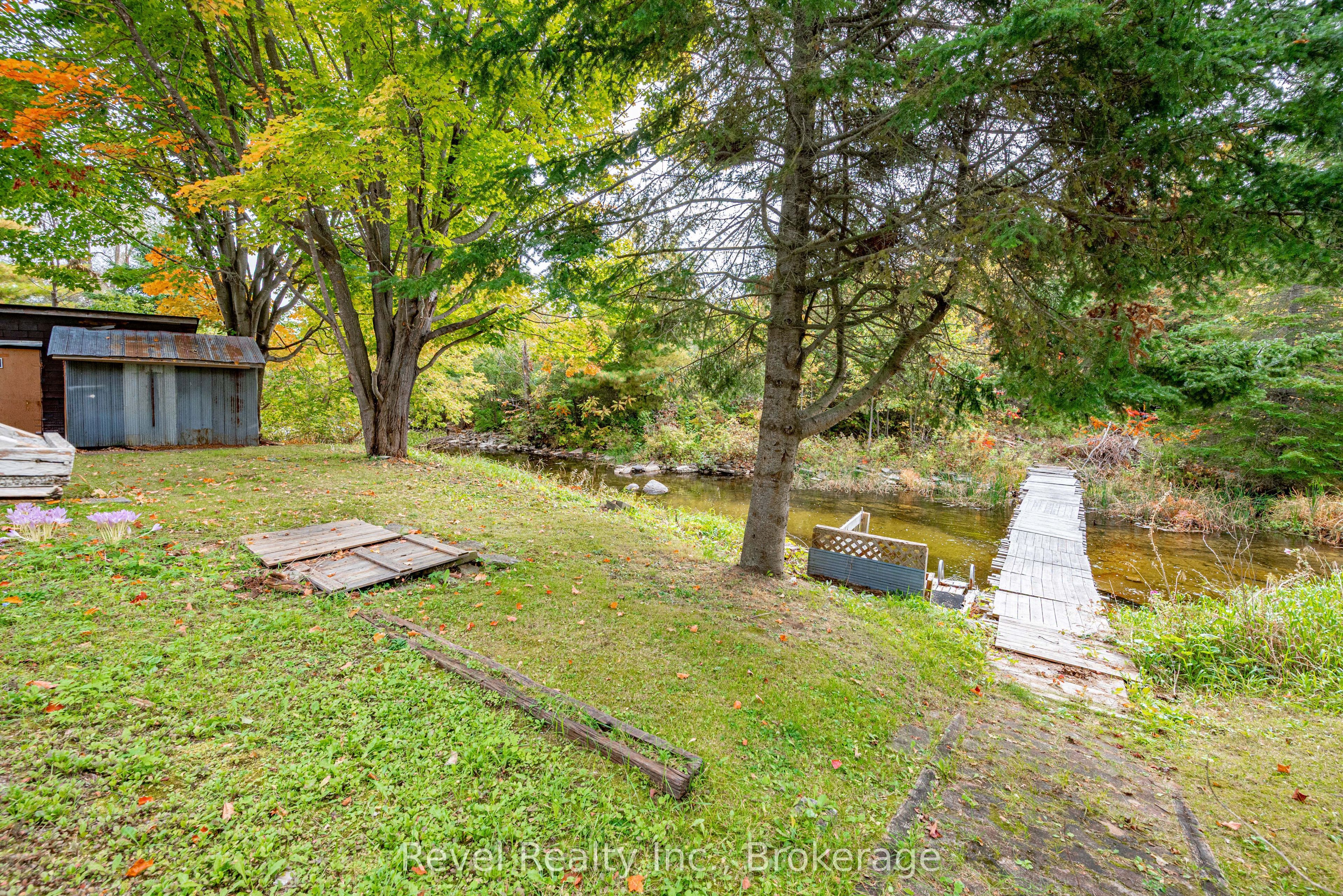 14 Richmond Street E Property Photo 6