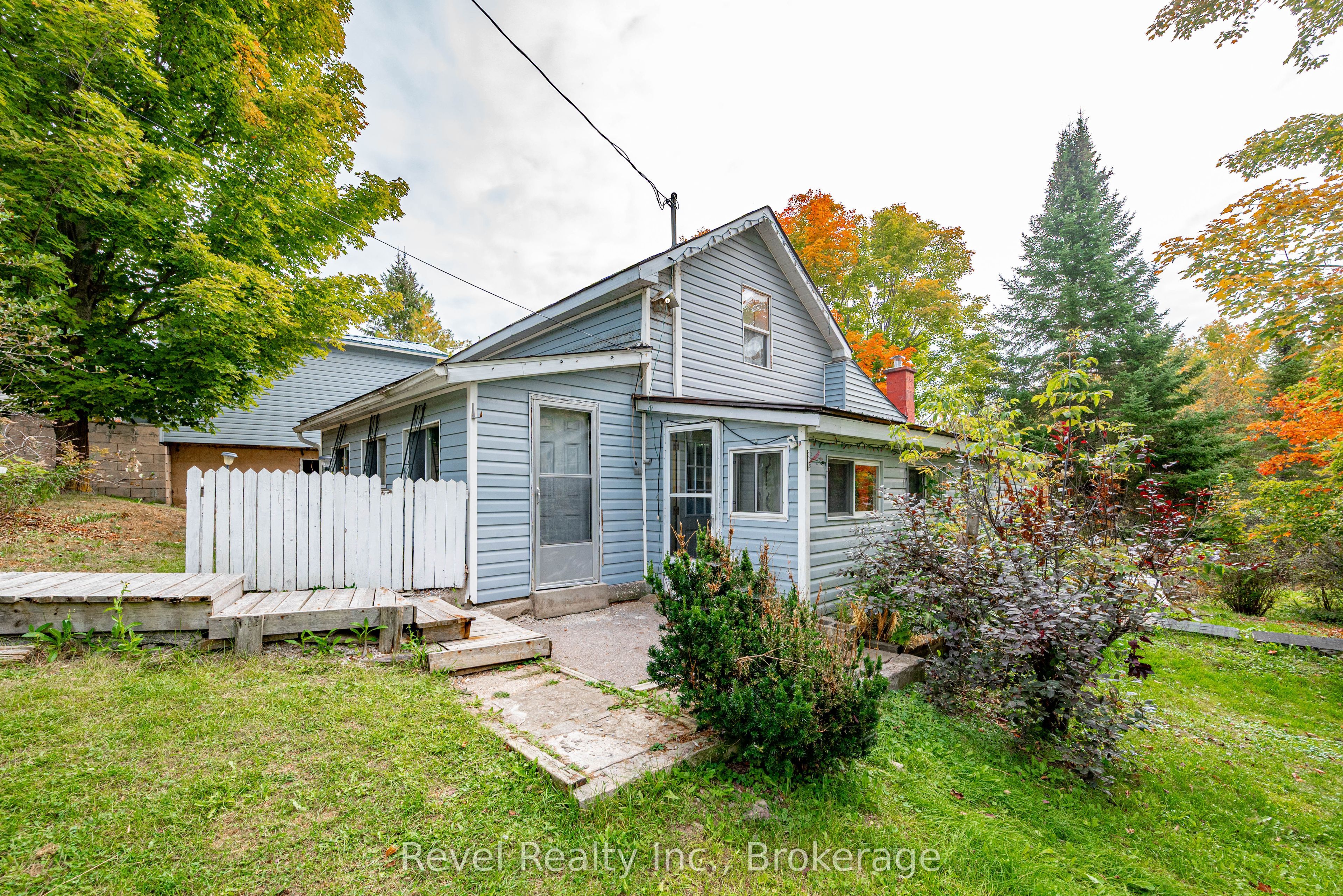 14 Richmond Street E Property Photo 12