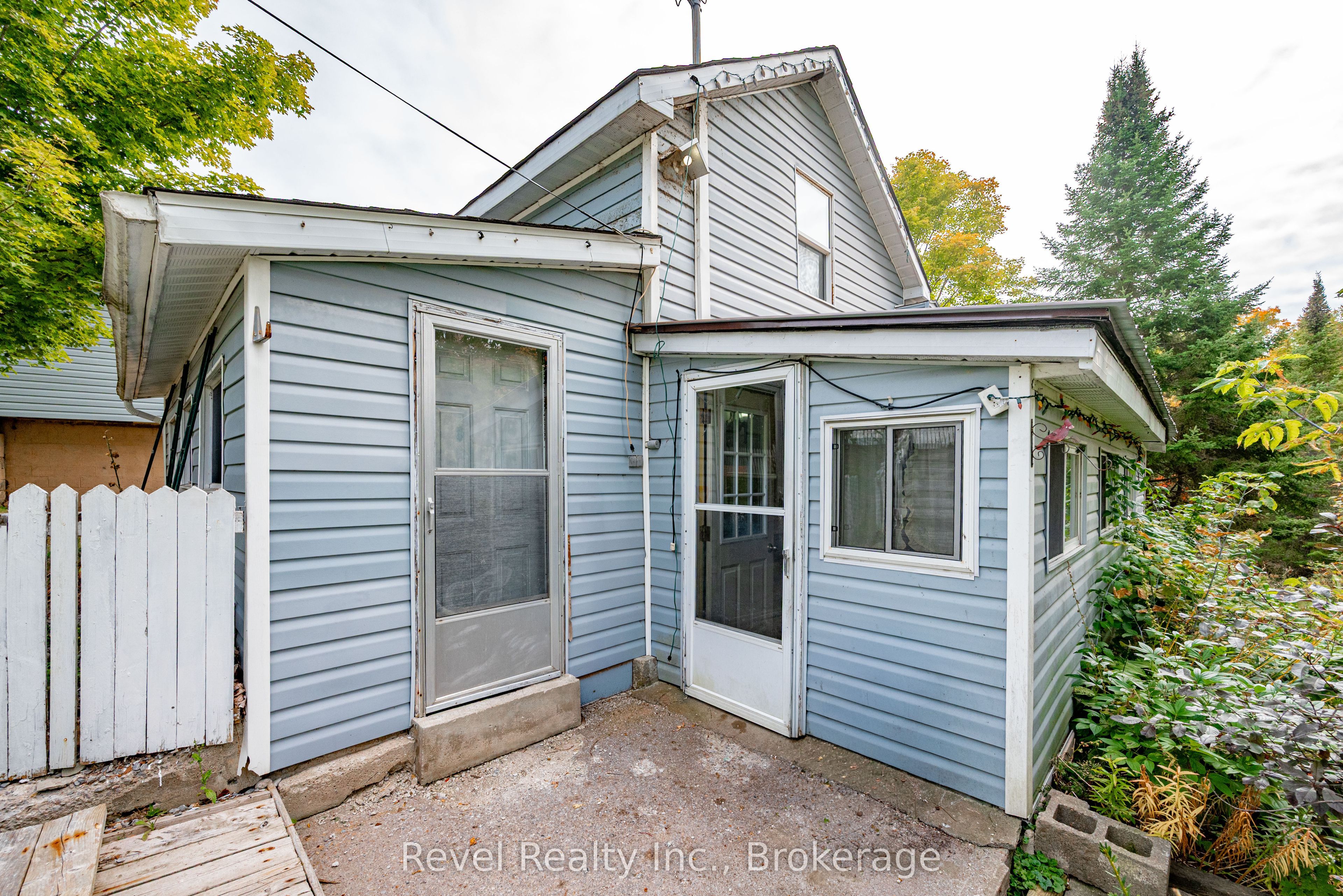 14 Richmond Street E Property Photo 13