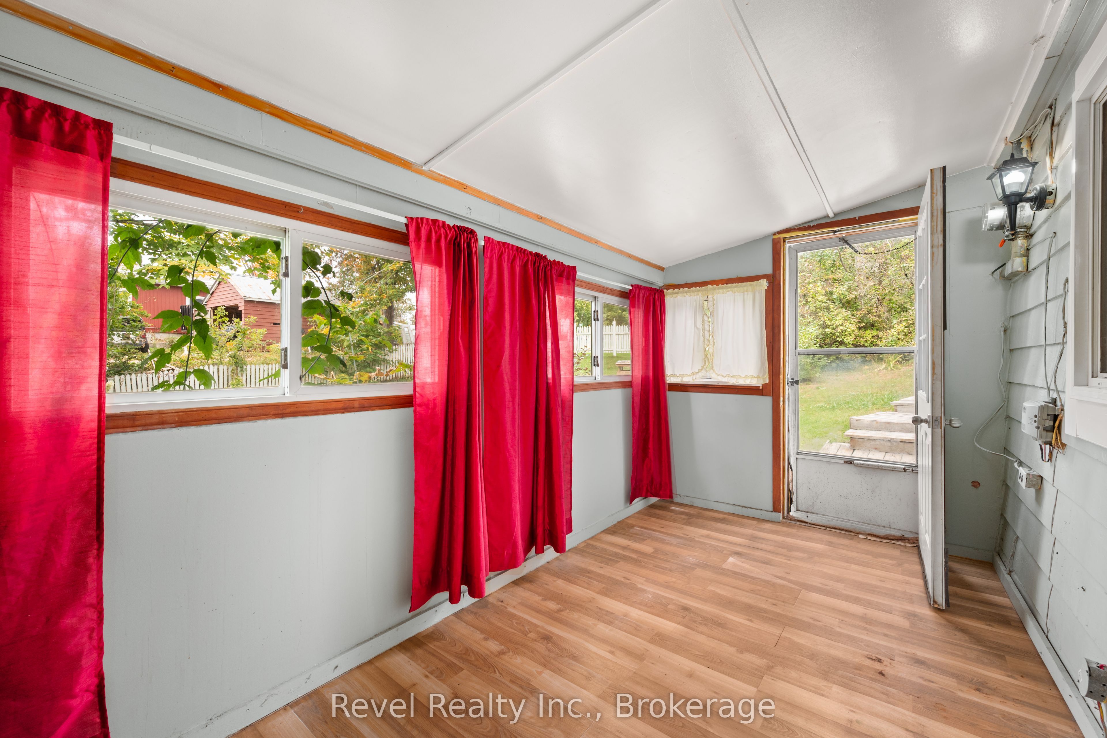 14 Richmond Street E Property Photo 16