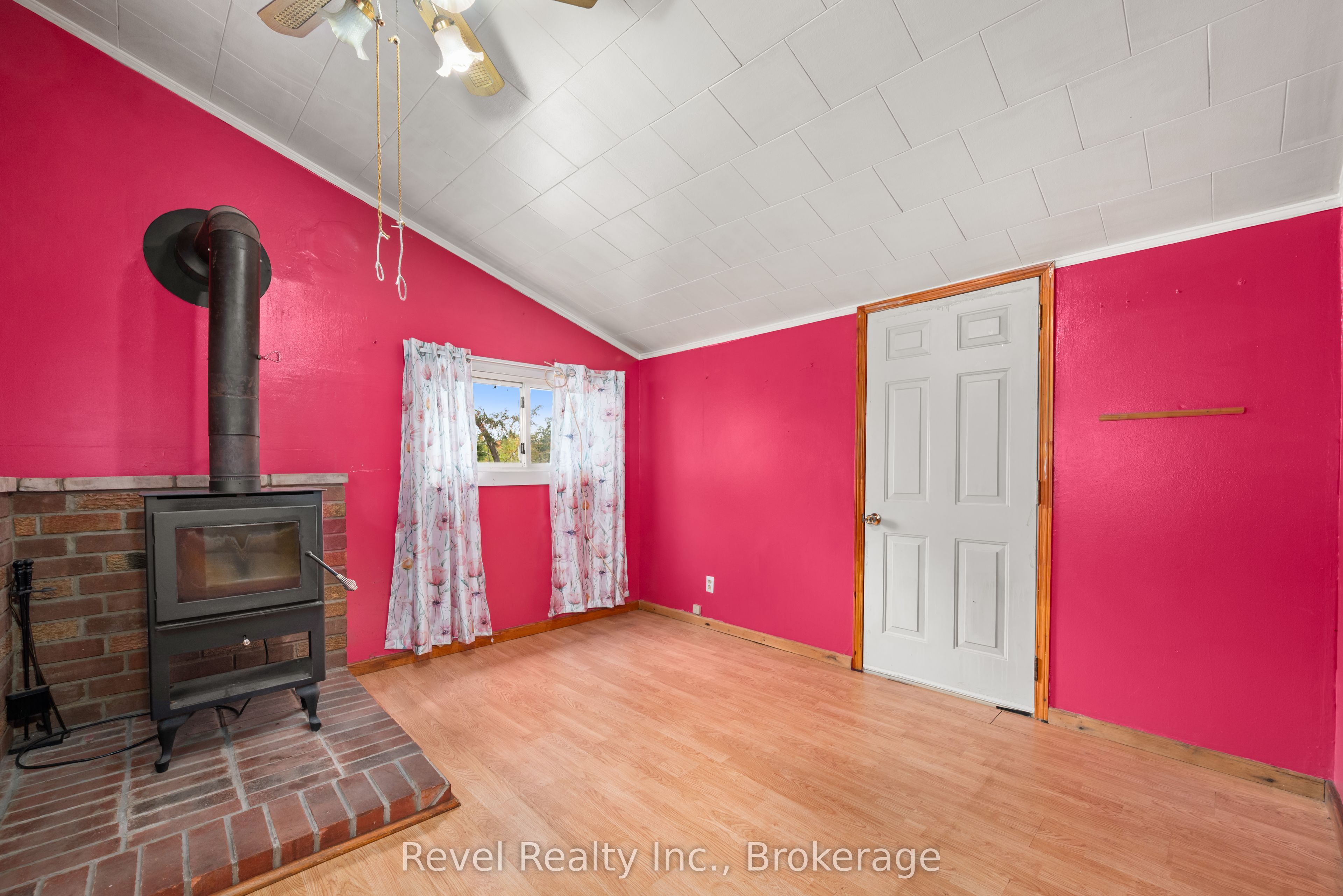14 Richmond Street E Property Photo 23