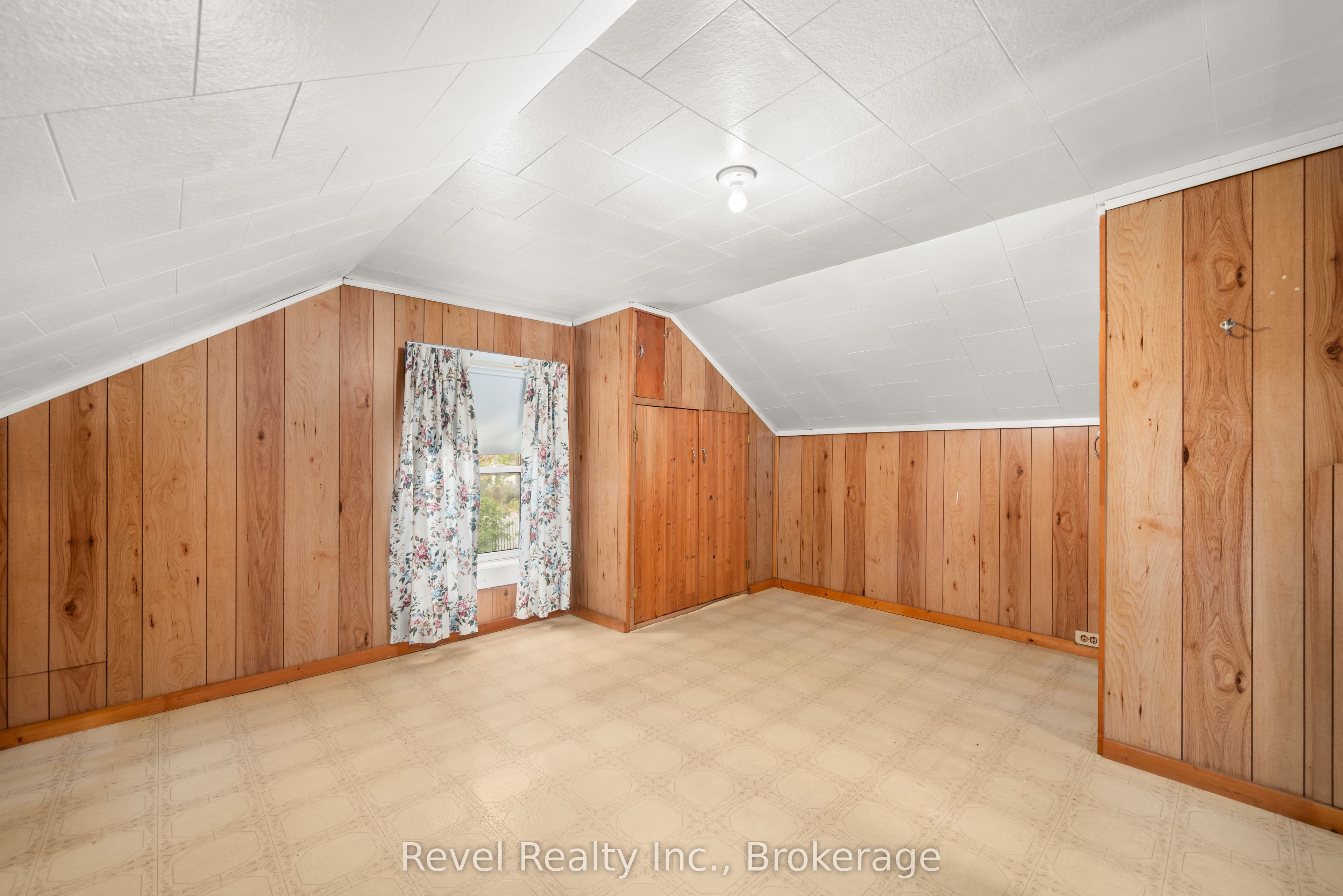 14 Richmond Street E Property Photo 32