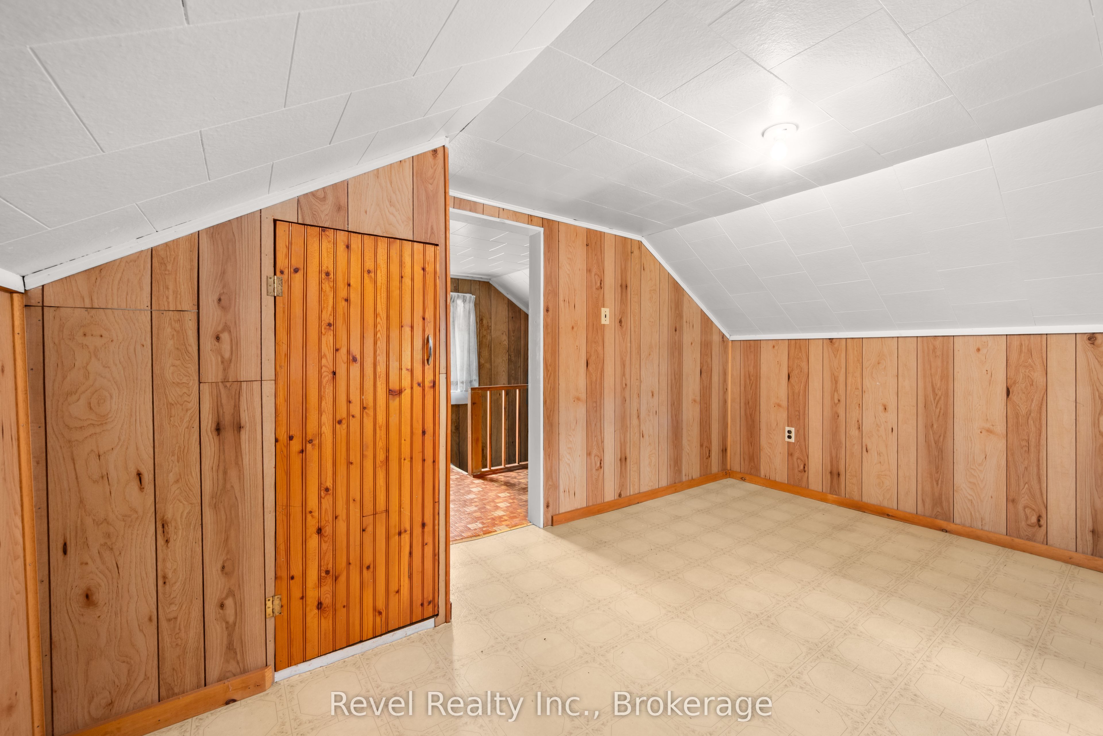 14 Richmond Street E Property Photo 33