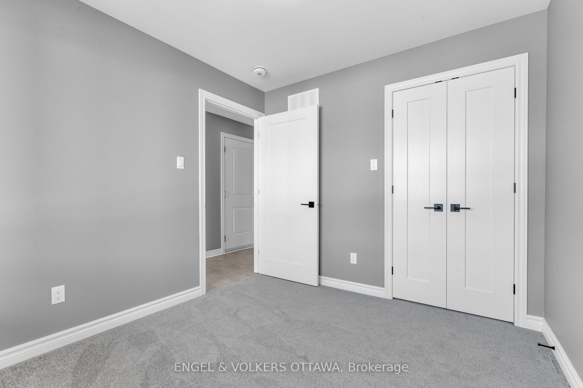 102 Seabert Drive Property Photo 2
